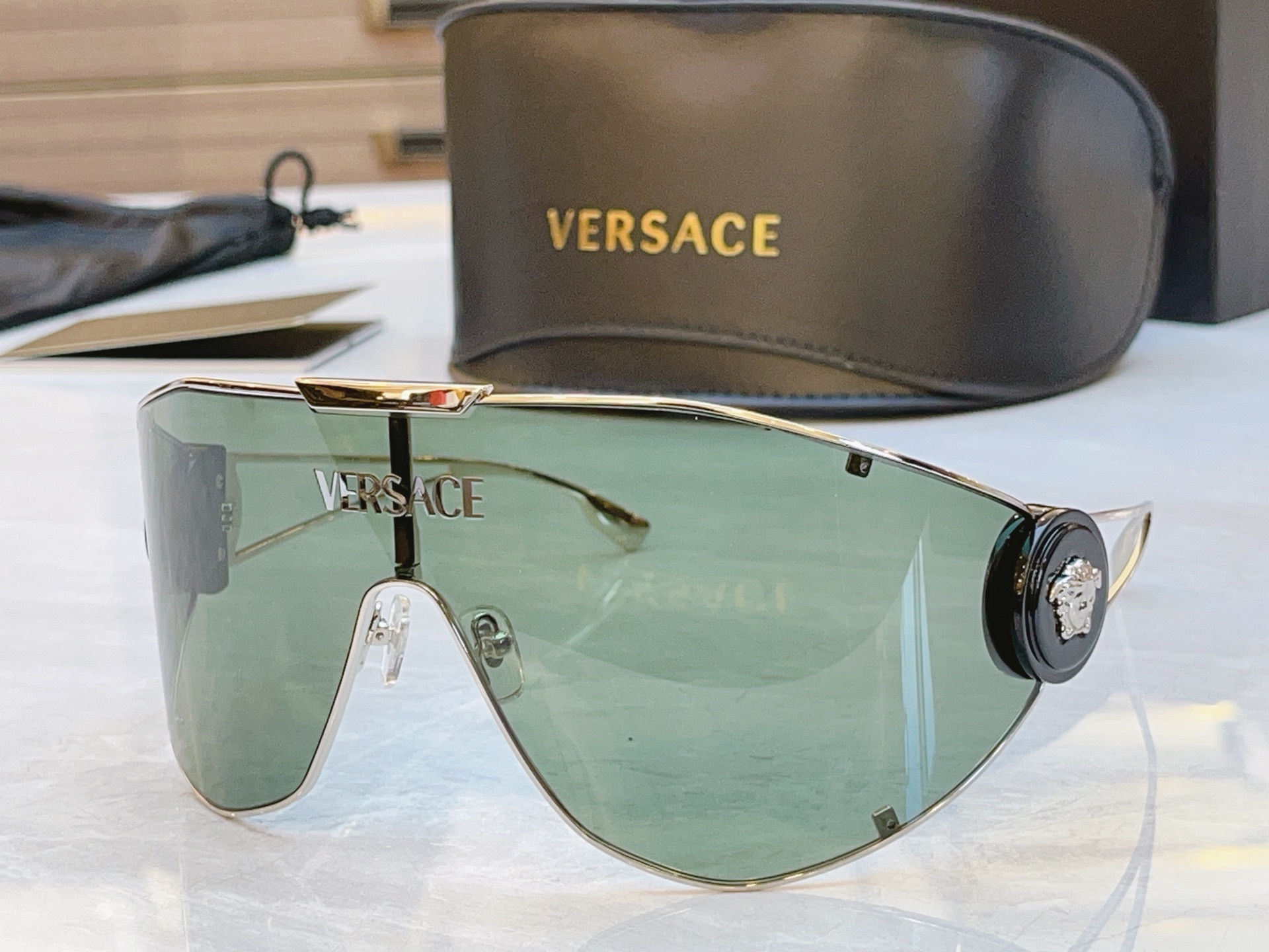 配送盒子，【VERSAC*】范思*哲新款太阳镜，MODEL：2268，SIZE：115