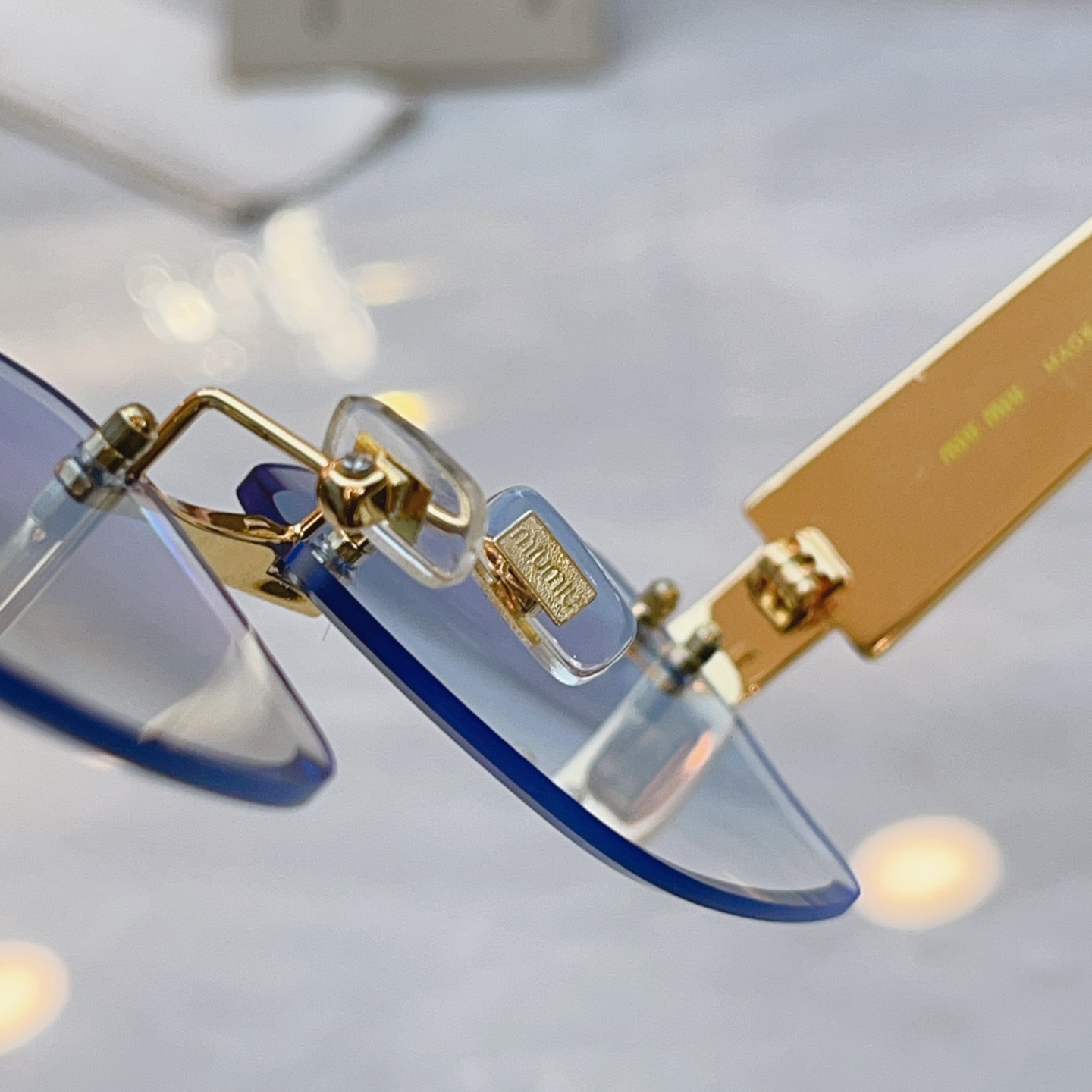 ，【MIUMI*】缪*缪新款太阳镜，Mod:MU 1710LV，SIZE:56口17-145