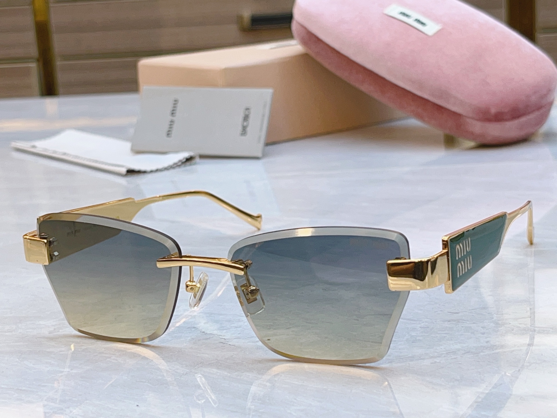 ，【MIUMI*】缪*缪新款太阳镜，Mod:MU 1710LV，SIZE:56口17-145