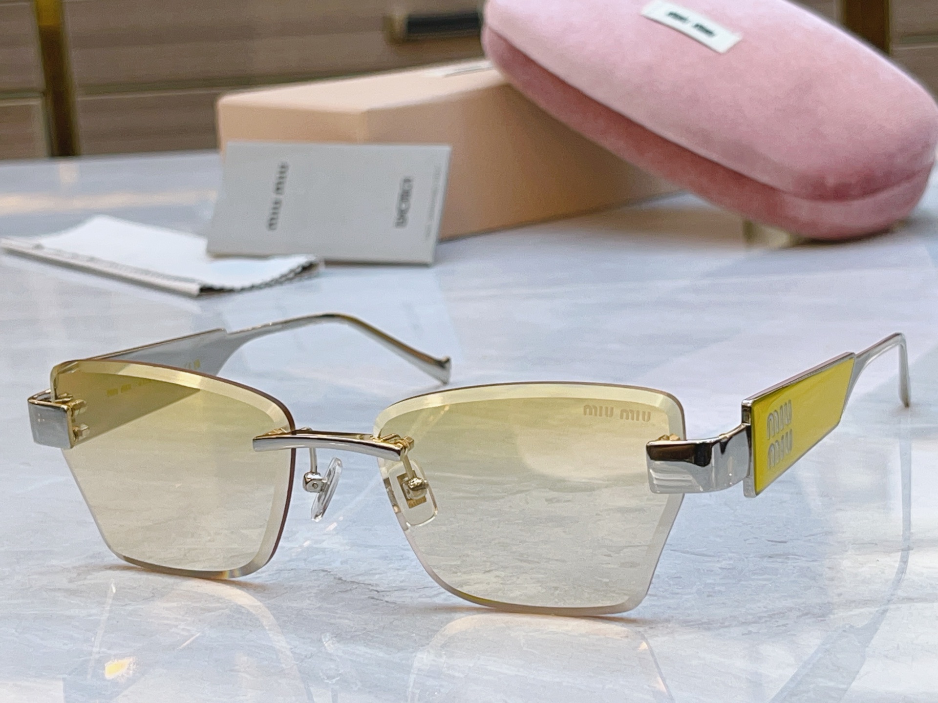 ，【MIUMI*】缪*缪新款太阳镜，Mod:MU 1710LV，SIZE:56口17-145
