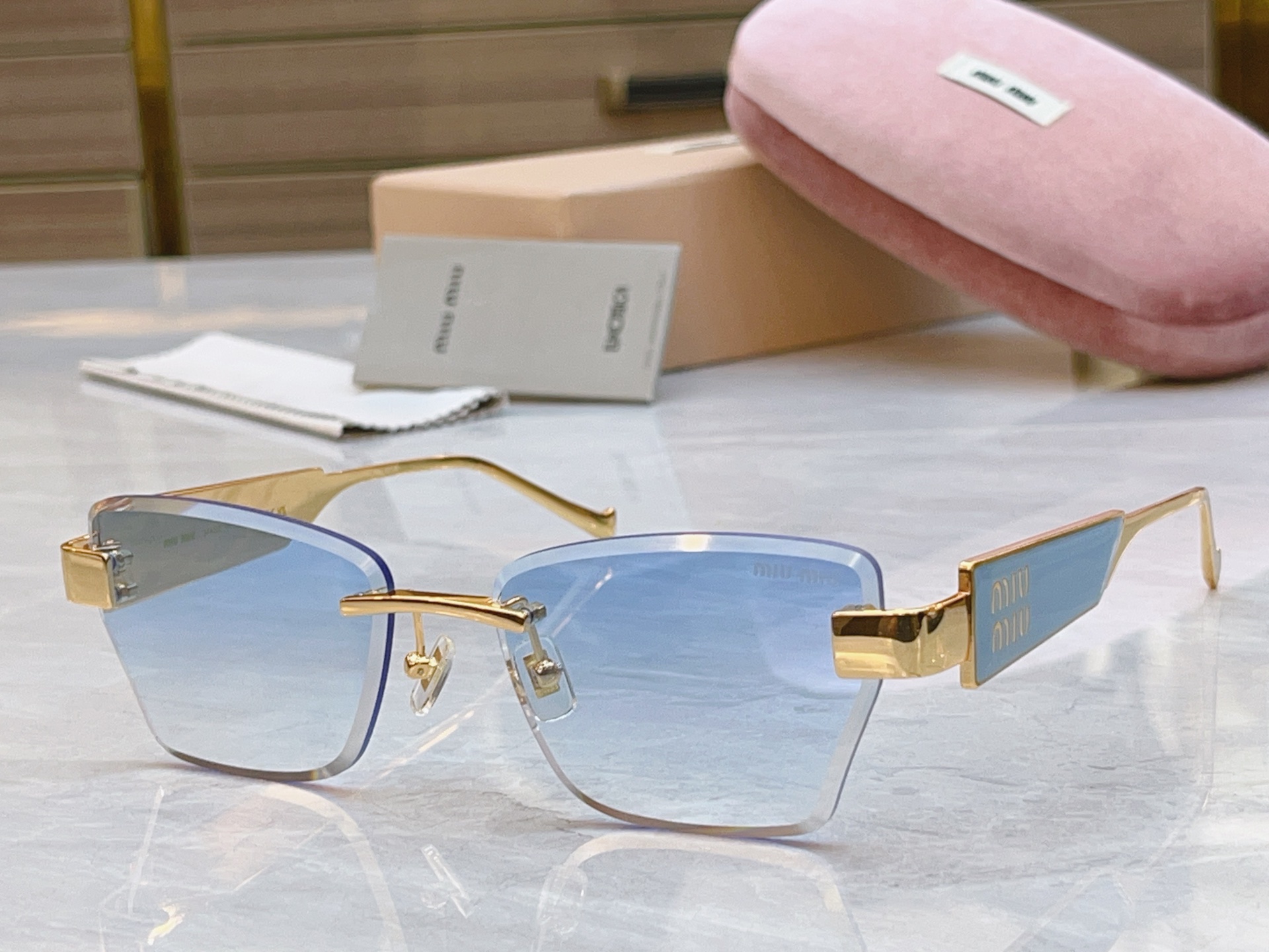 ，【MIUMI*】缪*缪新款太阳镜，Mod:MU 1710LV，SIZE:56口17-145