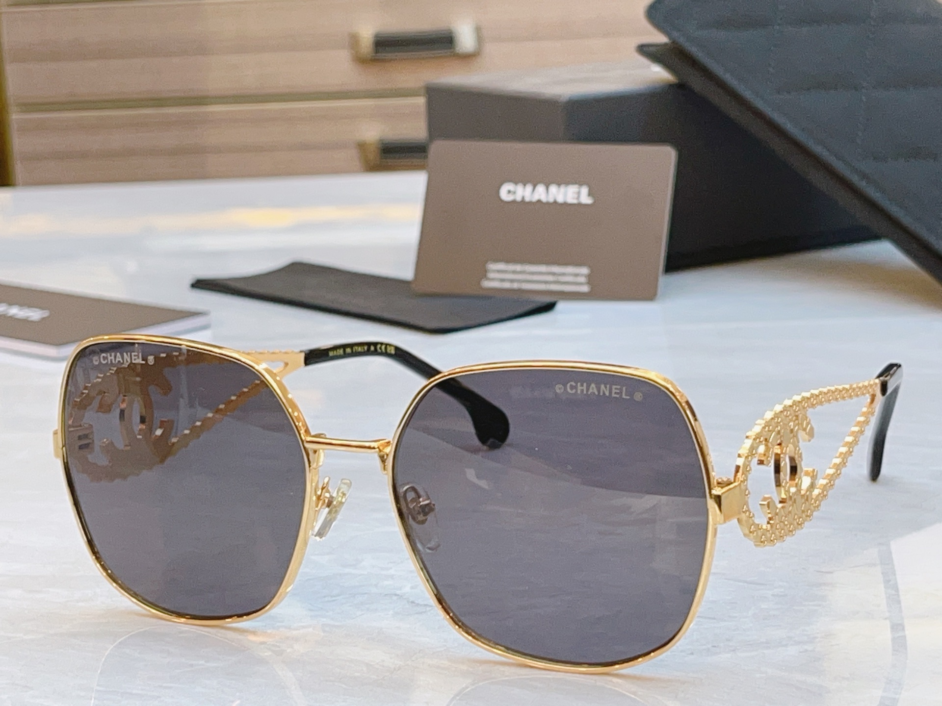 ，【CHANE*】香奈儿新款太阳镜，MODEL：A95106，SIZE：61口17-150