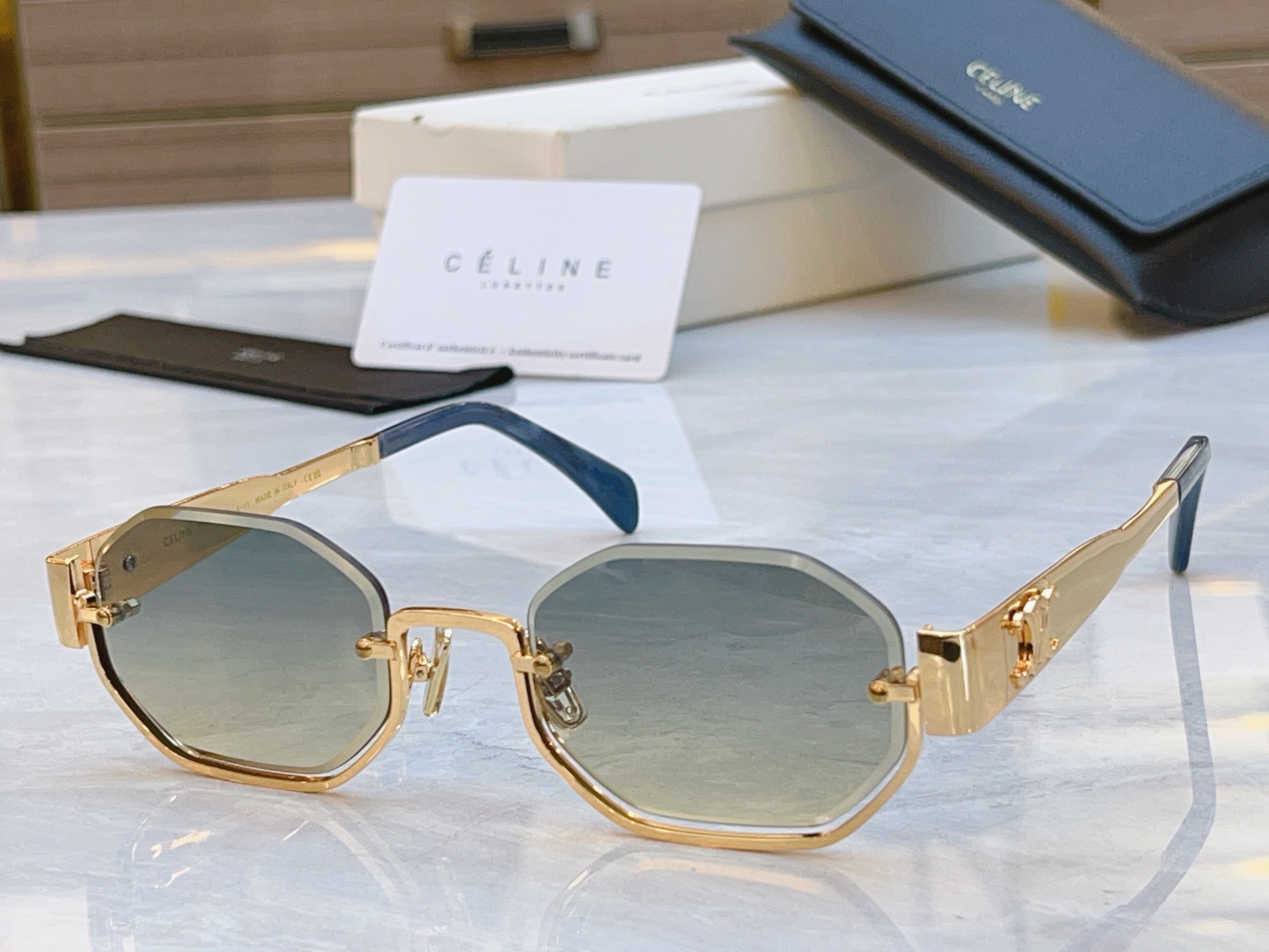 ，【CELIN*】赛*琳新款太阳镜， MODEL:CL42118U ，SIZE: 52口23-145