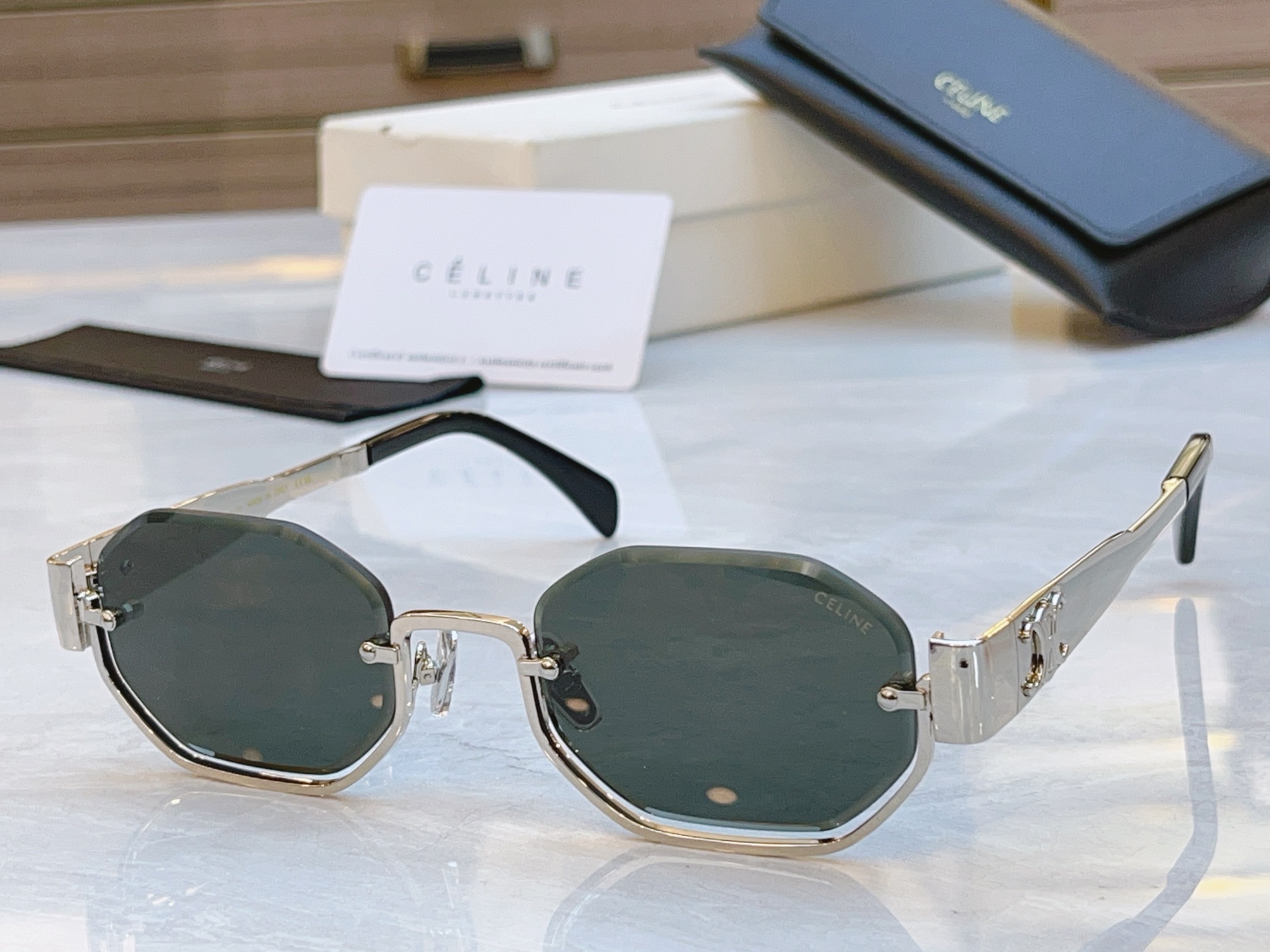 ，【CELIN*】赛*琳新款太阳镜， MODEL:CL42118U ，SIZE: 52口23-145