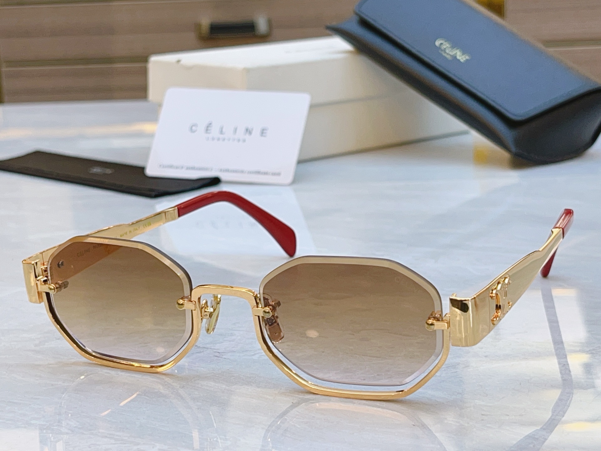 ，【CELIN*】赛*琳新款太阳镜， MODEL:CL42118U ，SIZE: 52口23-145