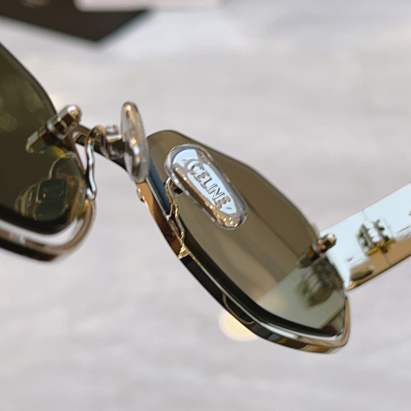 ，【CELIN*】赛*琳新款太阳镜， MODEL:CL42118U ，SIZE: 52口23-145