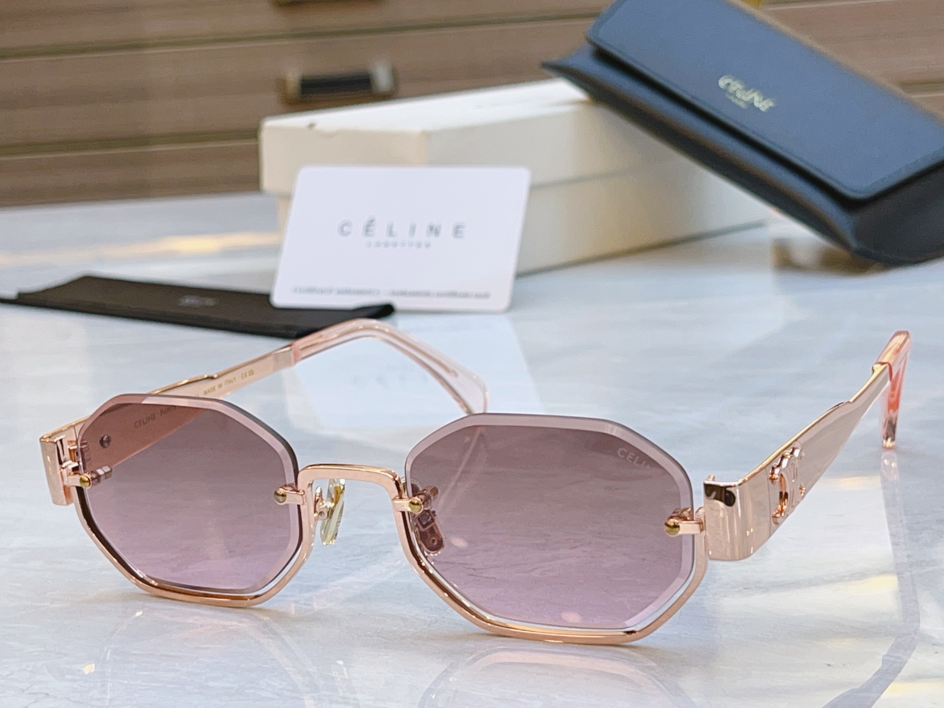 ，【CELIN*】赛*琳新款太阳镜， MODEL:CL42118U ，SIZE: 52口23-145