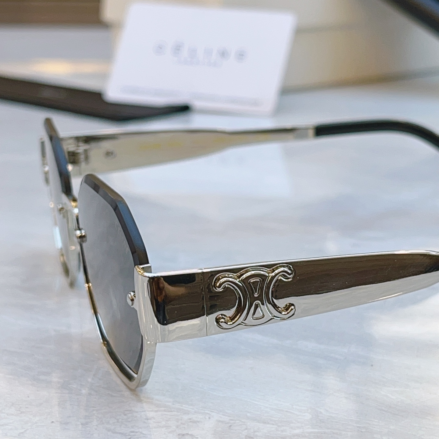 ，【CELIN*】赛*琳新款太阳镜， MODEL:CL42118U ，SIZE: 52口23-145