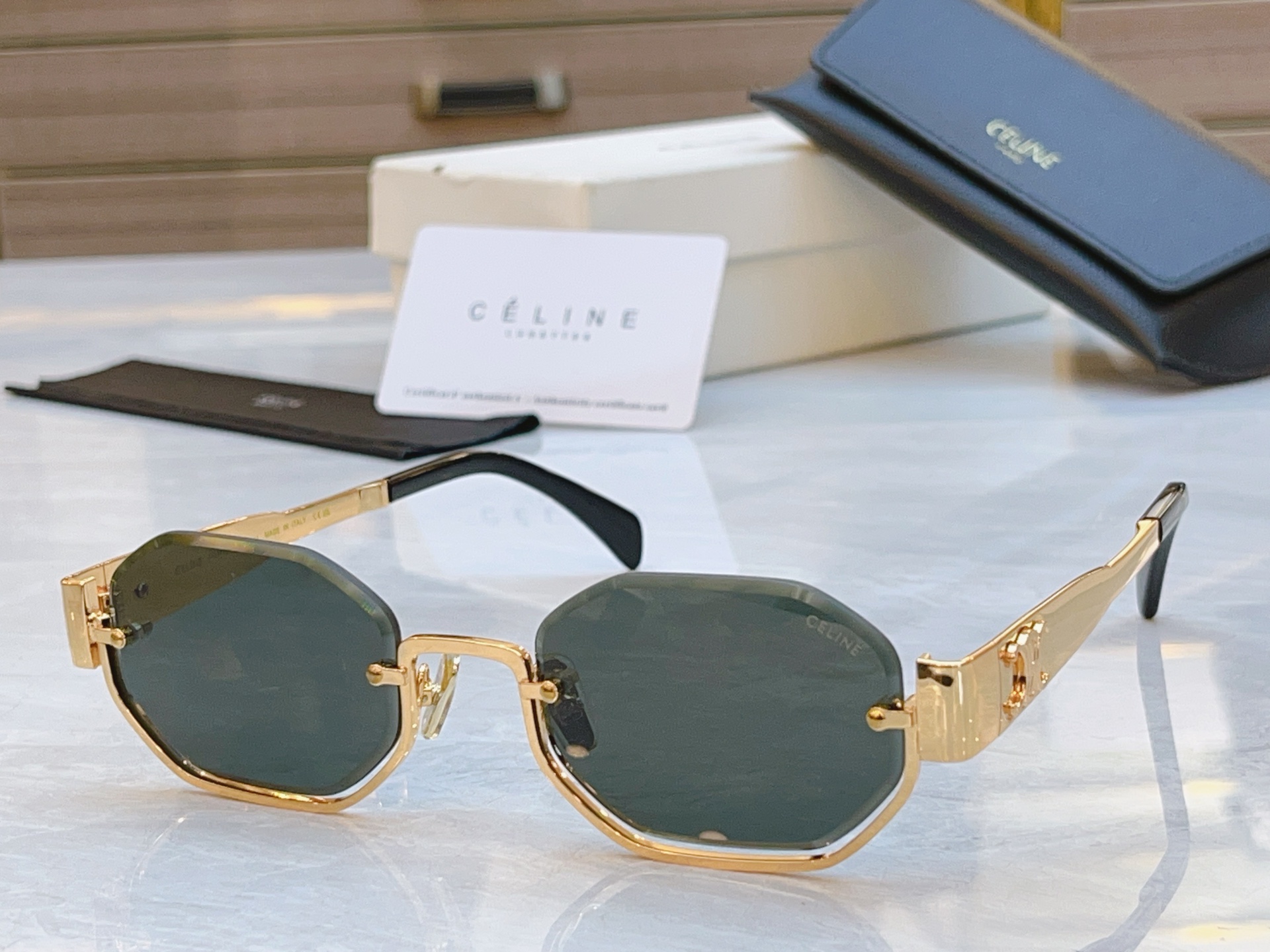 ，【CELIN*】赛*琳新款太阳镜， MODEL:CL42118U ，SIZE: 52口23-145
