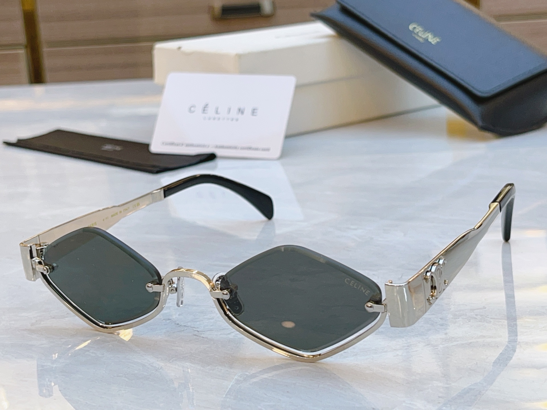 ，【CELIN*】赛*琳新款太阳镜， MODEL:CL42117U ，SIZE: 53口23-145