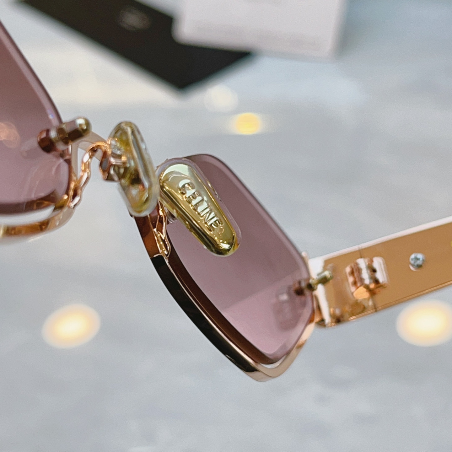 ，【CELIN*】赛*琳新款太阳镜， MODEL:CL42117U ，SIZE: 53口23-145