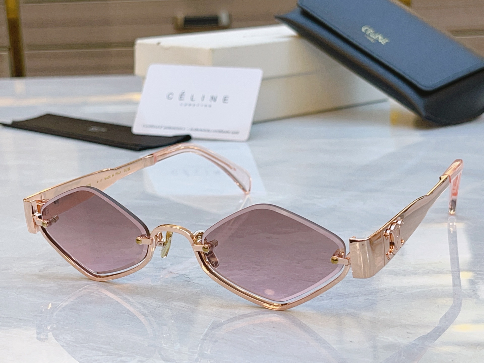 ，【CELIN*】赛*琳新款太阳镜， MODEL:CL42117U ，SIZE: 53口23-145