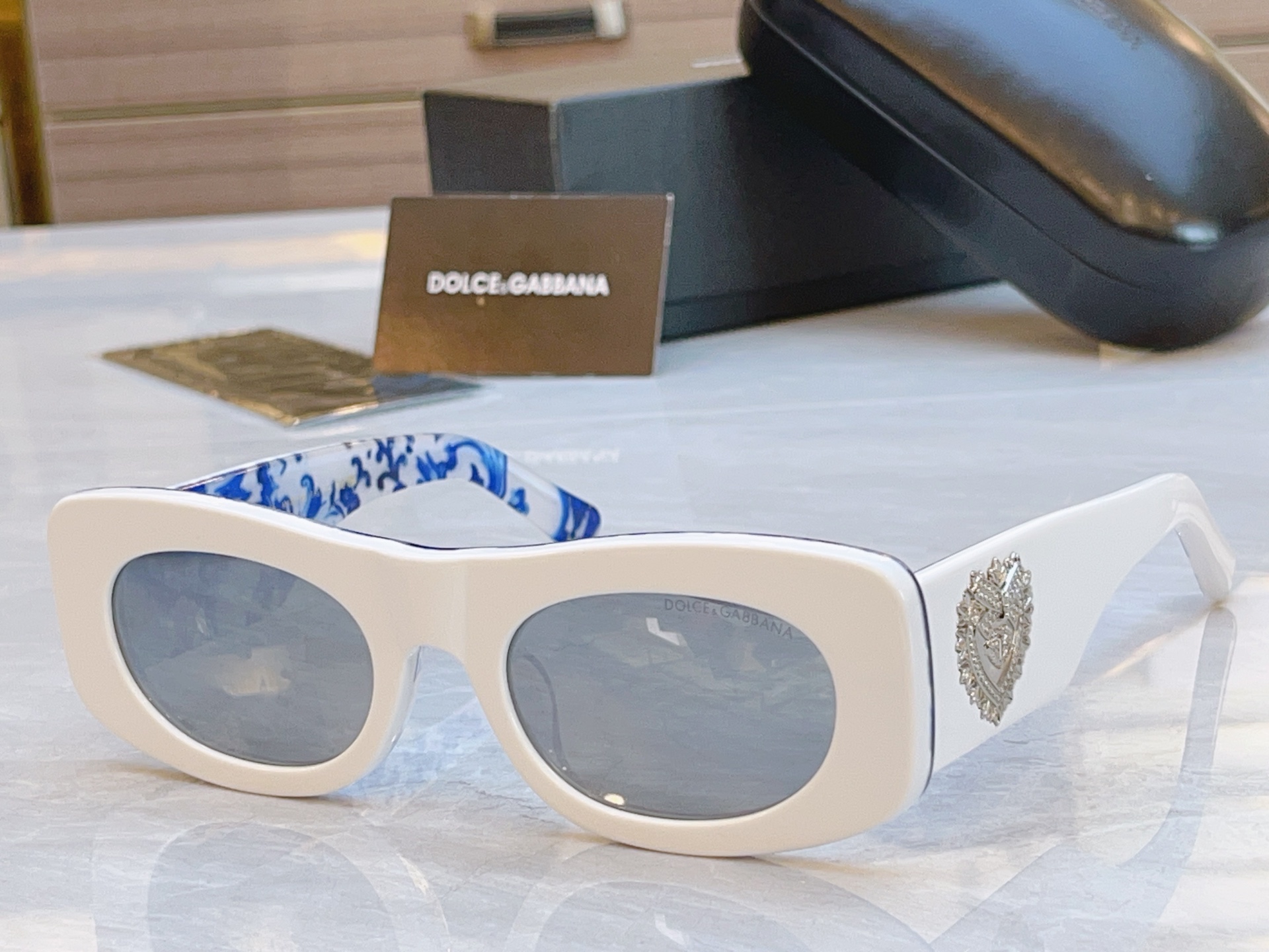 ，【DOLCE & GABBAN*】D*G新款太阳镜，MODEL：DG6679，SIZE：53口22-1