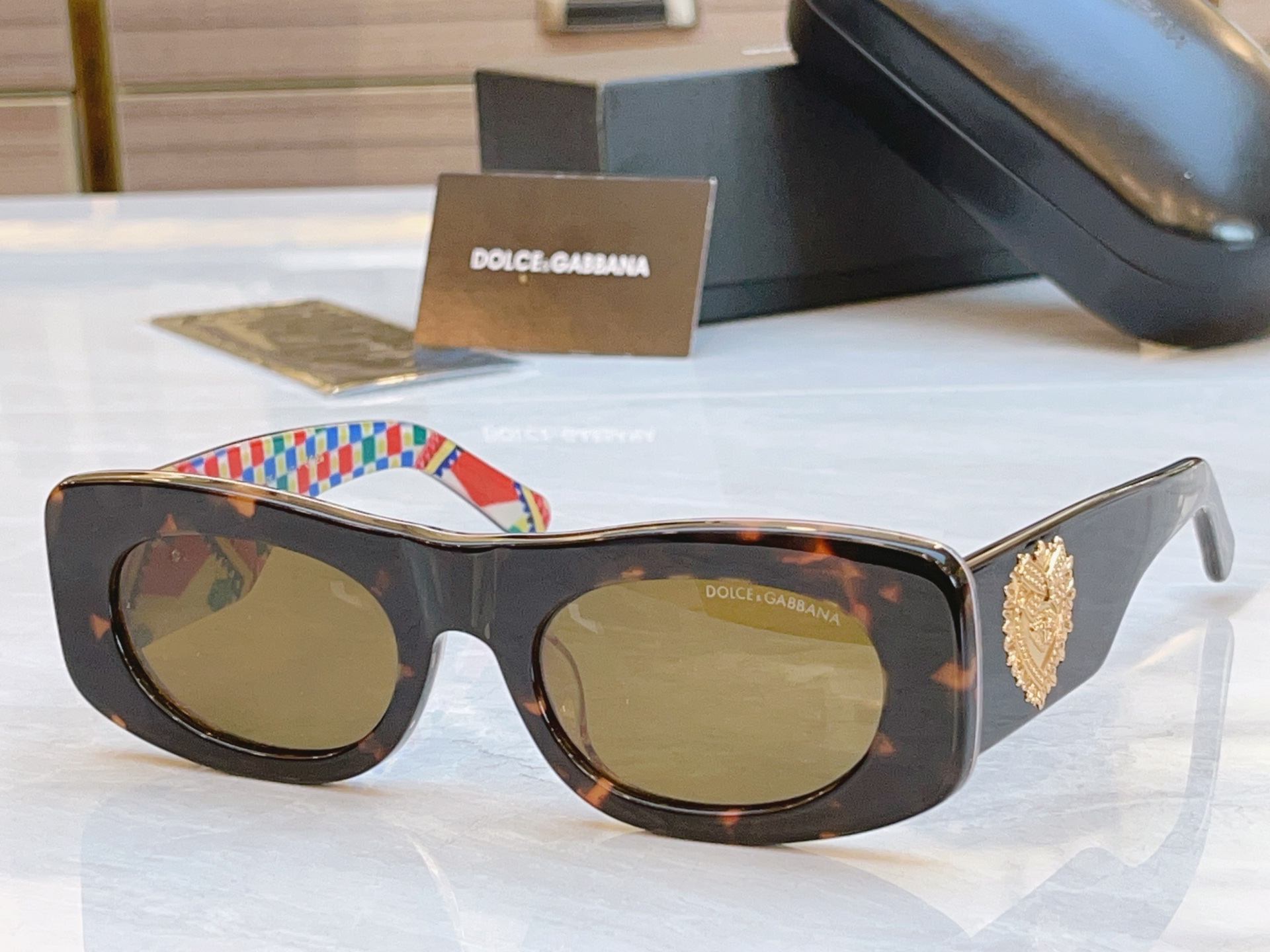 ，【DOLCE & GABBAN*】D*G新款太阳镜，MODEL：DG6679，SIZE：53口22-1