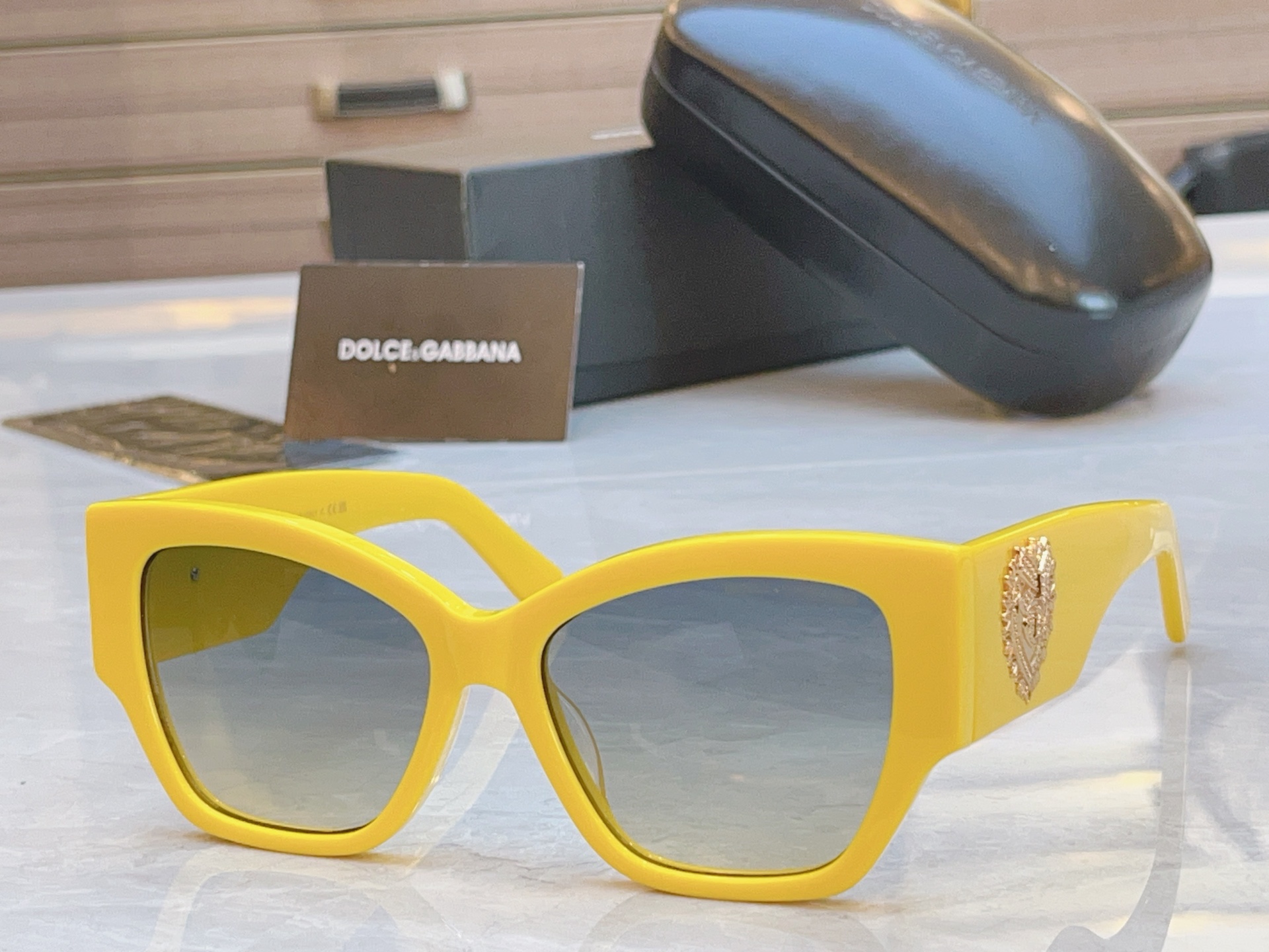 ，【DOLCE & GABBAN*】D*G新款太阳镜，MODEL：DG6680，SIZE：55口17-1