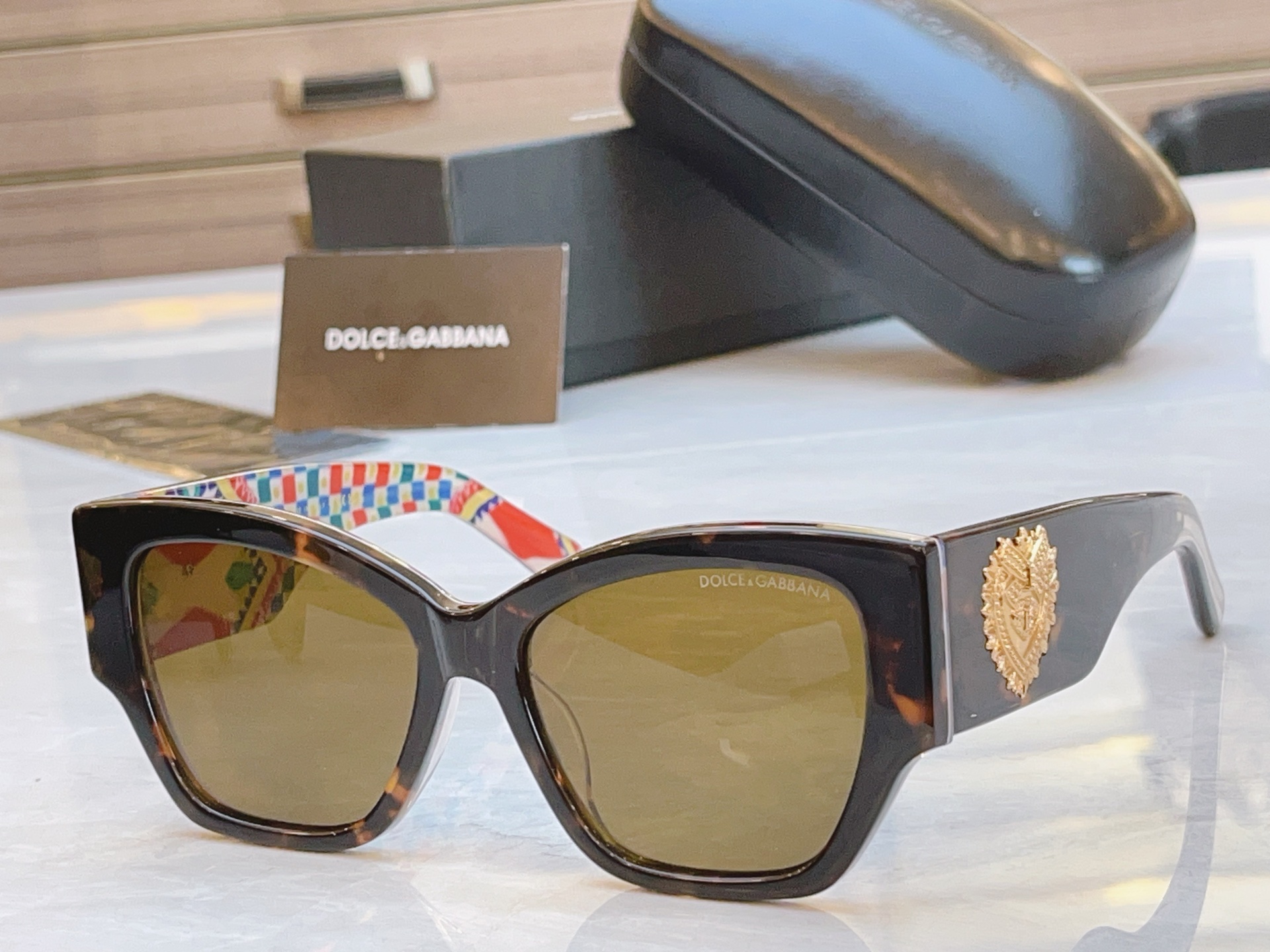 ，【DOLCE & GABBAN*】D*G新款太阳镜，MODEL：DG6680，SIZE：55口17-1