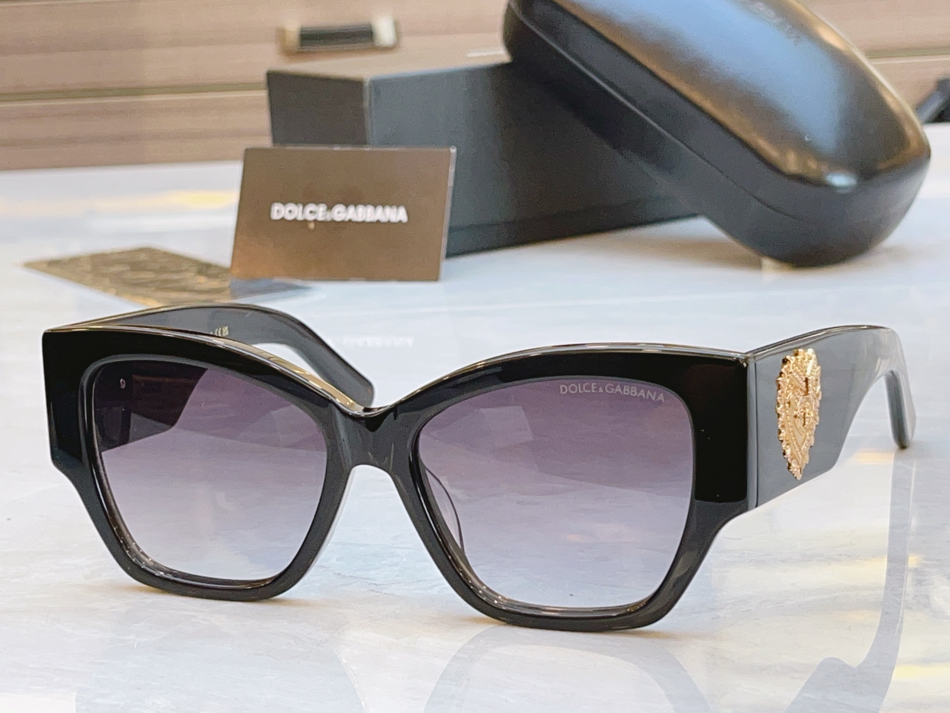 ，【DOLCE & GABBAN*】D*G新款太阳镜，MODEL：DG6680，SIZE：55口17-1