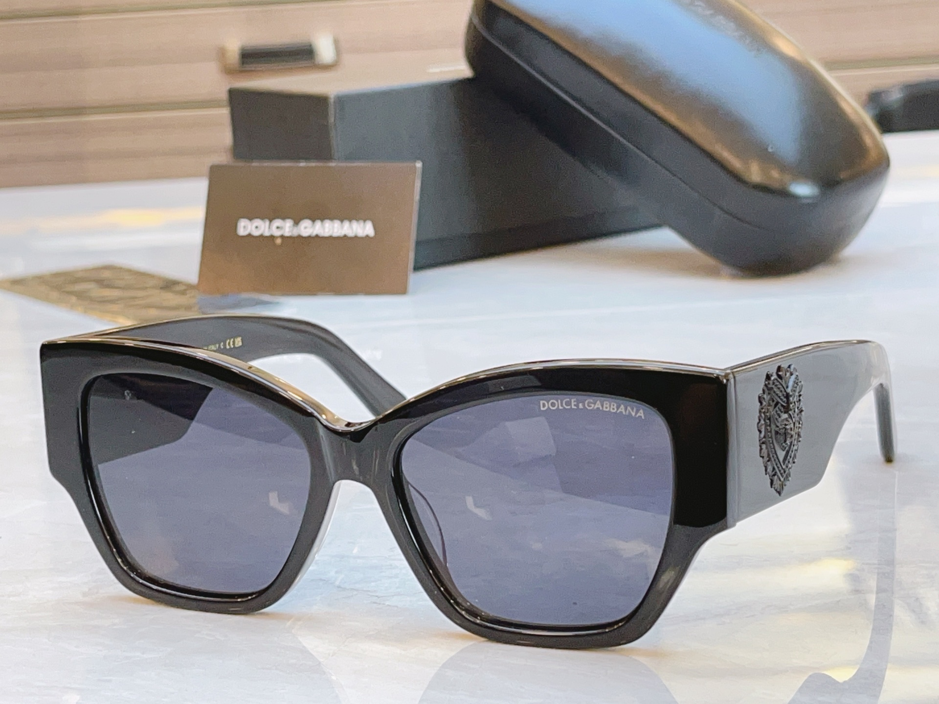 ，【DOLCE & GABBAN*】D*G新款太阳镜，MODEL：DG6680，SIZE：55口17-1
