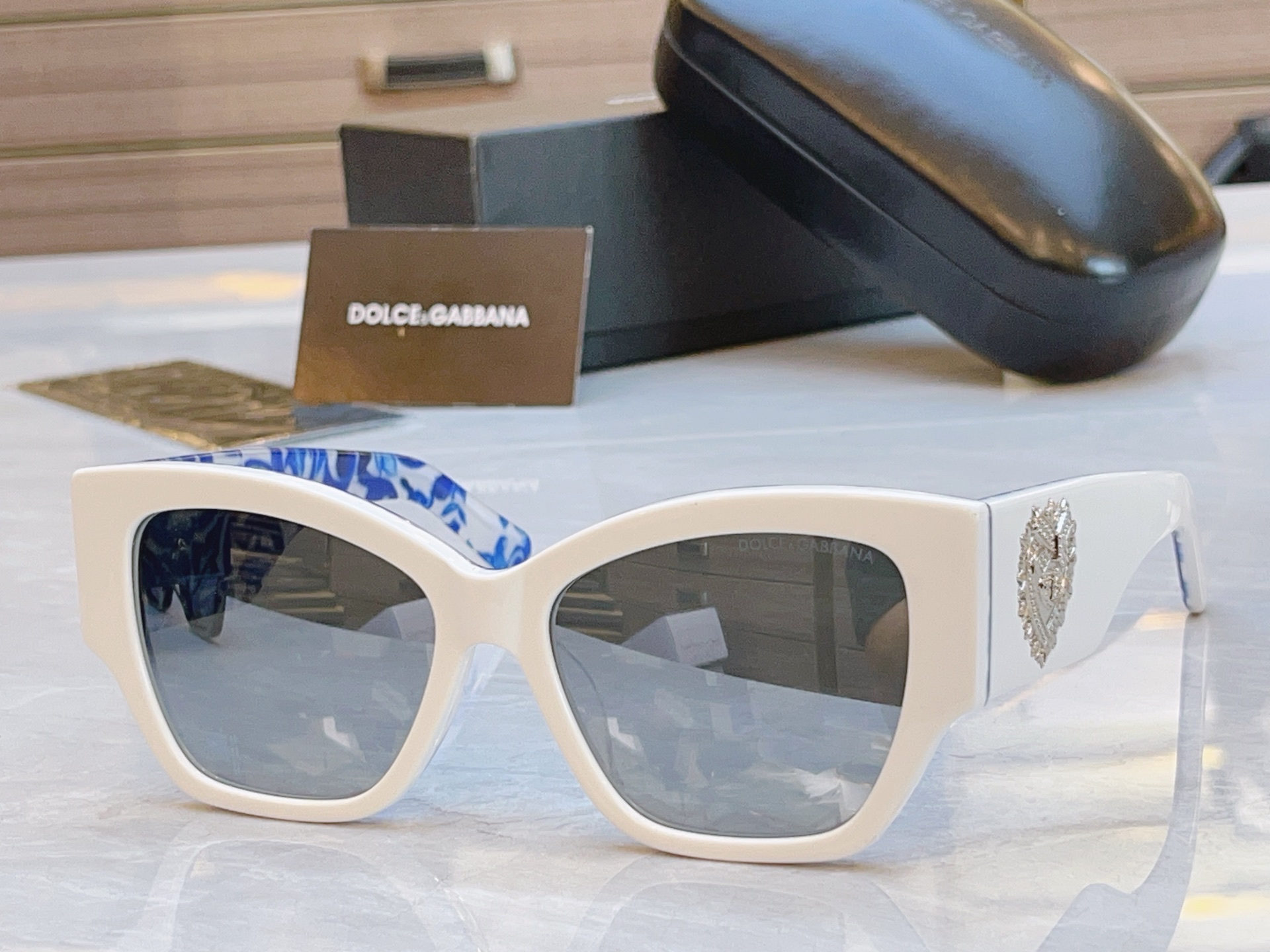 ，【DOLCE & GABBAN*】D*G新款太阳镜，MODEL：DG6680，SIZE：55口17-1