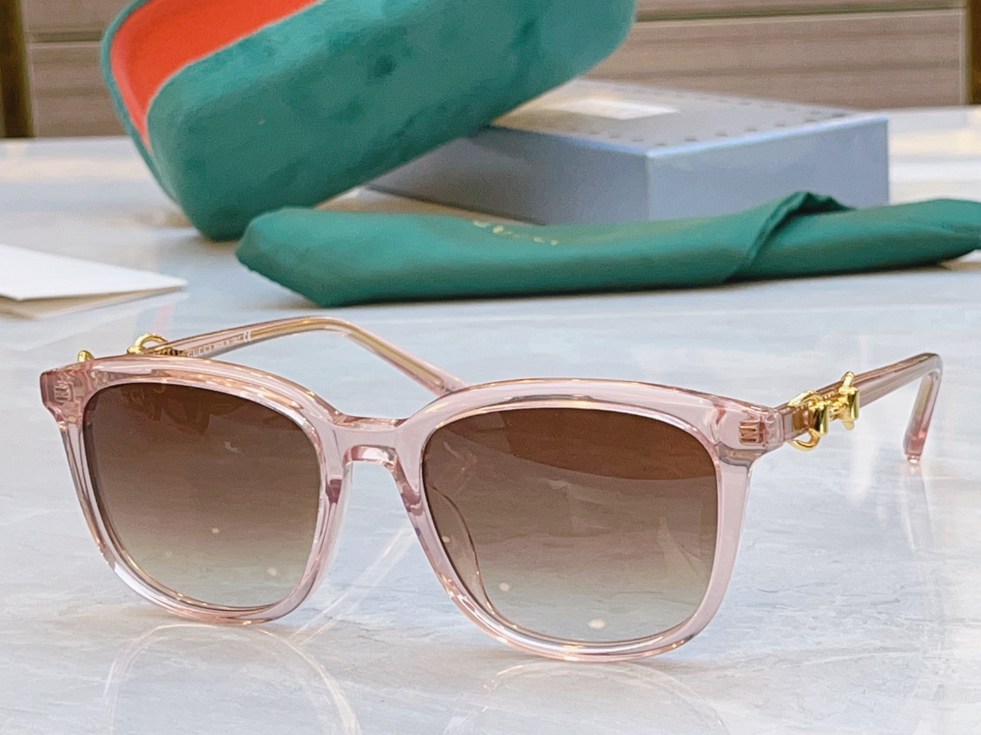 ，【GUCC*】古*驰新款太阳镜🕶️，MODEL：GG2057SK，SIZE：54口19-145