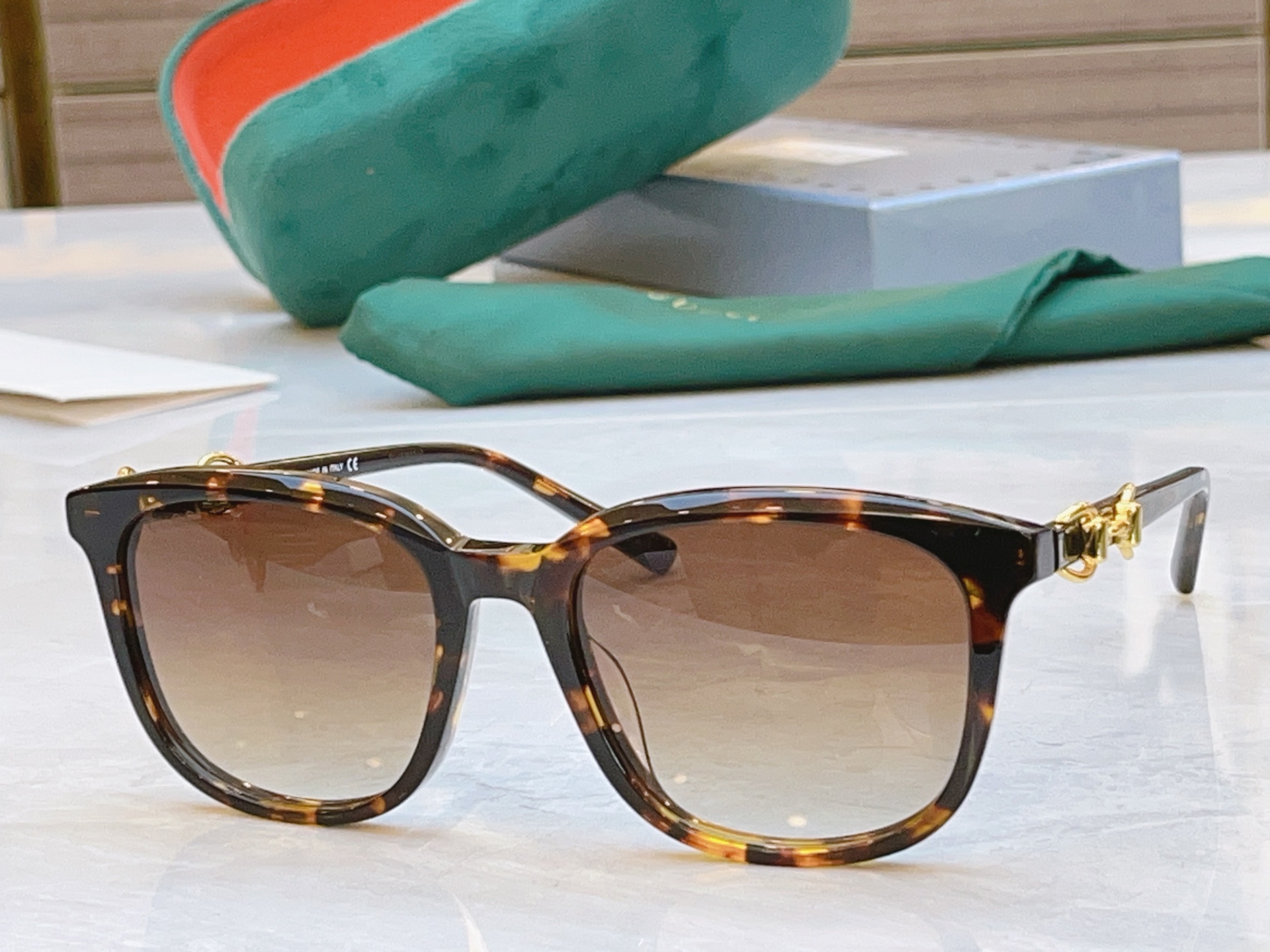 ，【GUCC*】古*驰新款太阳镜🕶️，MODEL：GG2057SK，SIZE：54口19-145