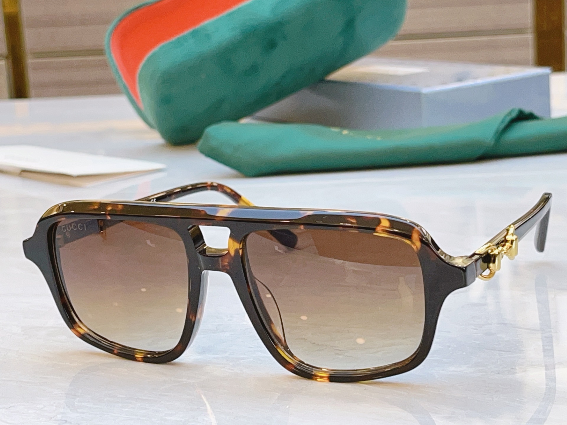 ，【GUCC*】古*驰新款太阳镜🕶️，MODEL：GG2052S，SIZE：53口17-145