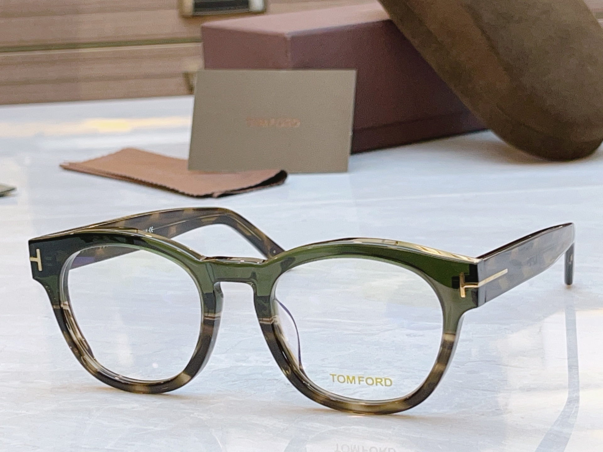 ，【TOM FOR*】汤姆*福特新款眼镜架，MODEL：FT0590-F，SIZE：51口21-145