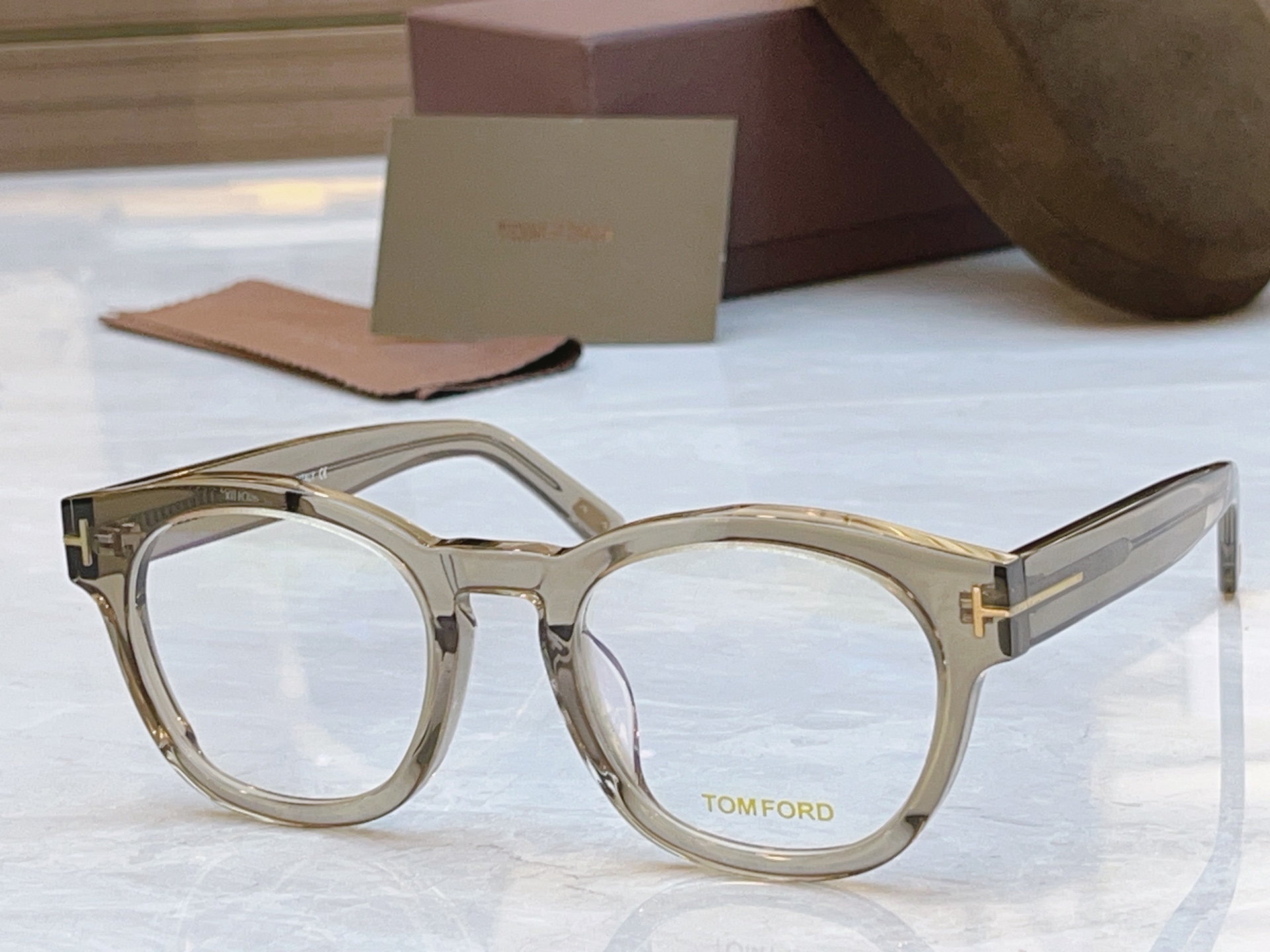 ，【TOM FOR*】汤姆*福特新款眼镜架，MODEL：FT0590-F，SIZE：51口21-145