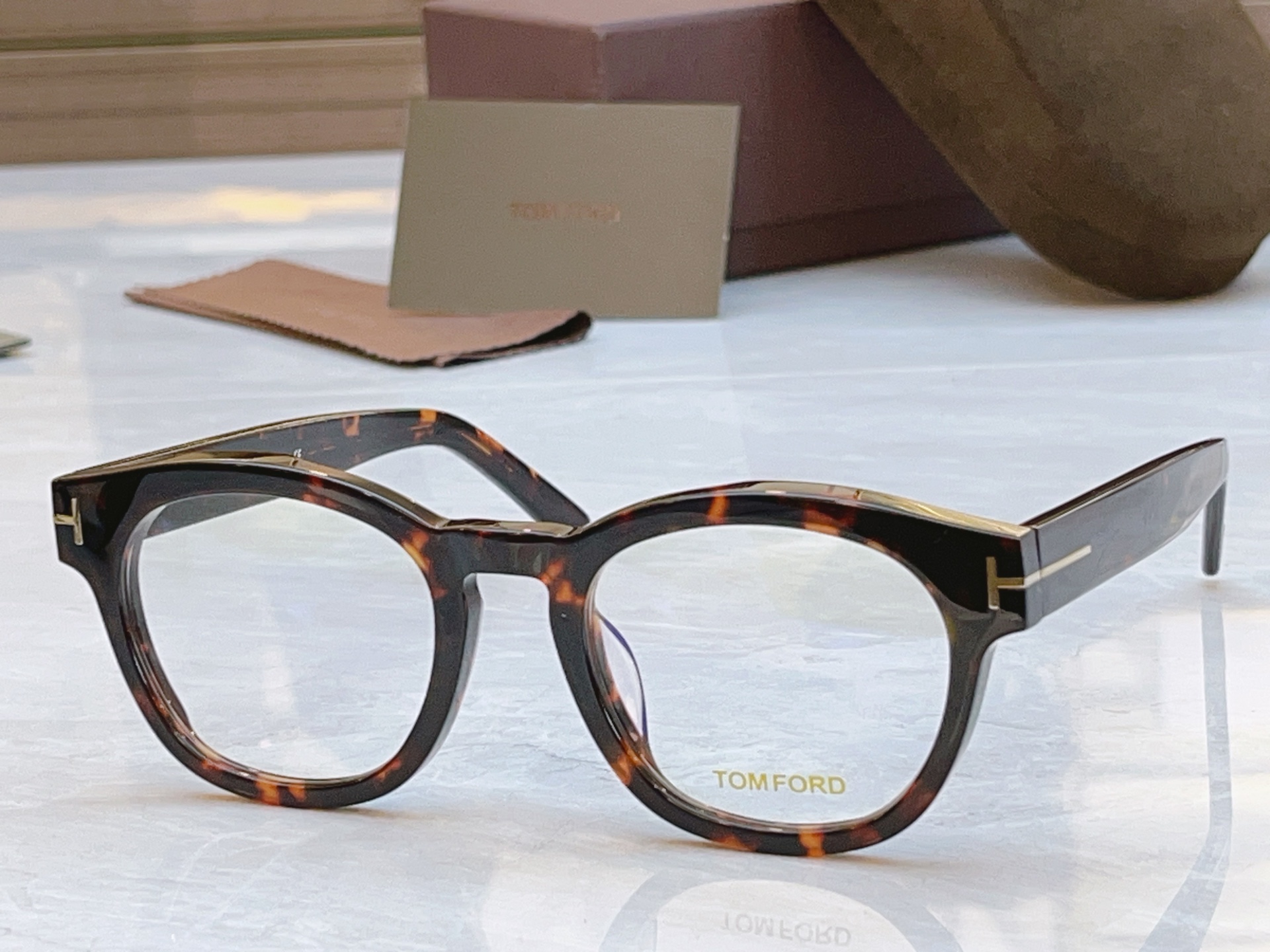 ，【TOM FOR*】汤姆*福特新款眼镜架，MODEL：FT0590-F，SIZE：51口21-145