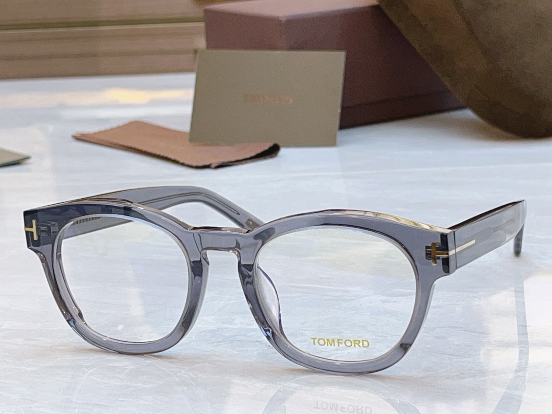 ，【TOM FOR*】汤姆*福特新款眼镜架，MODEL：FT0590-F，SIZE：51口21-145