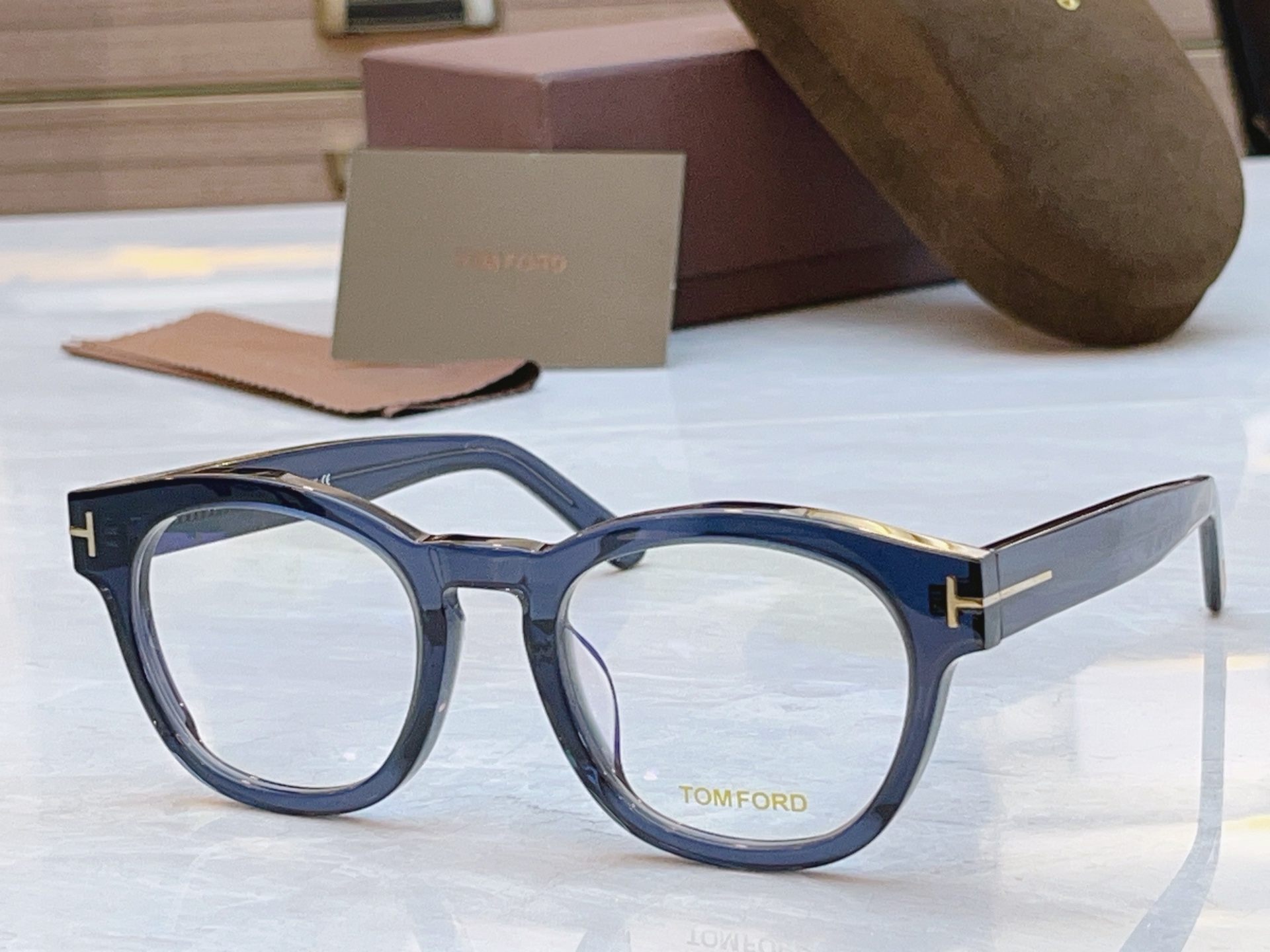 ，【TOM FOR*】汤姆*福特新款眼镜架，MODEL：FT0590-F，SIZE：51口21-145