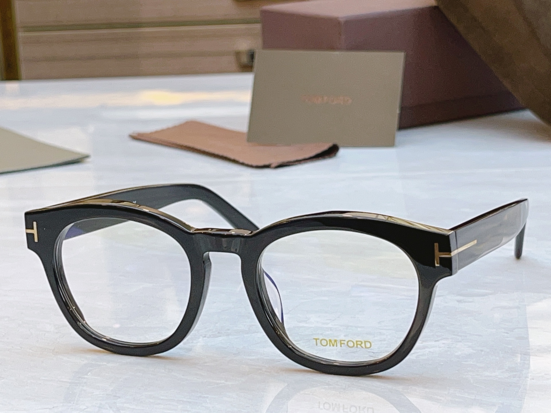 ，【TOM FOR*】汤姆*福特新款眼镜架，MODEL：FT0590-F，SIZE：51口21-145