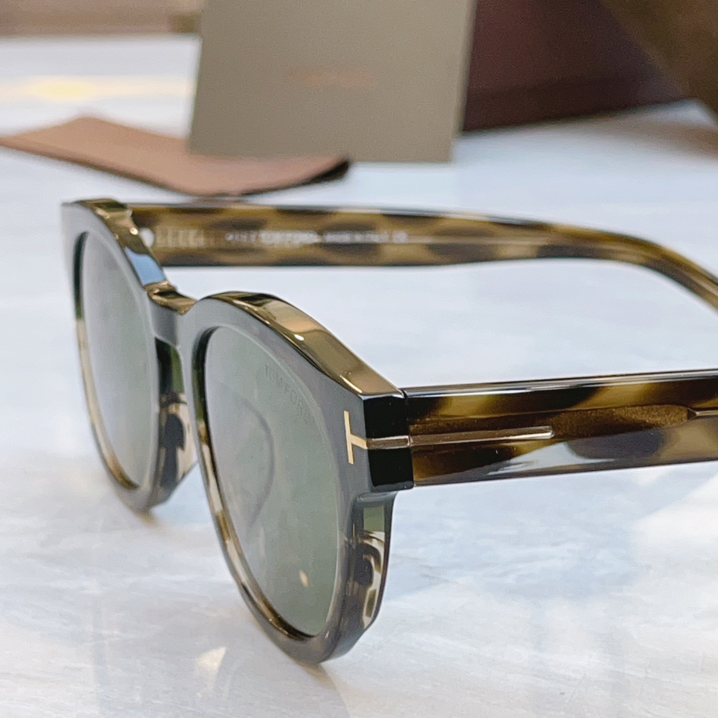 ，【TOM FOR*】汤姆*福特新款太阳镜，MODEL：FT0590-F，SIZE：51口21-145