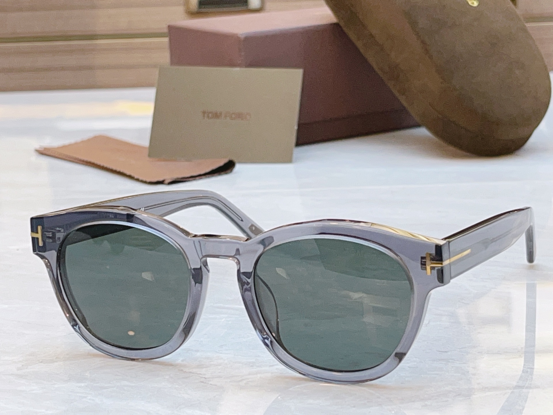 ，【TOM FOR*】汤姆*福特新款太阳镜，MODEL：FT0590-F，SIZE：51口21-145