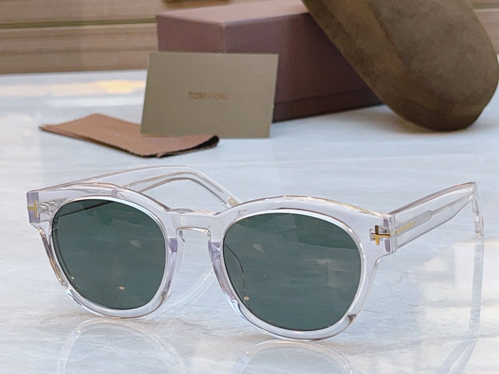，【TOM FOR*】汤姆*福特新款太阳镜，MODEL：FT0590-F，SIZE：51口21-145