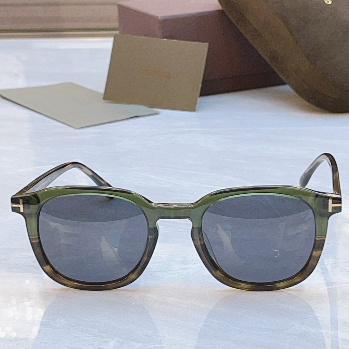 ，【TOM FOR*】汤姆*福特新款太阳镜，MODEL：TF0975，SIZE：52口23-145