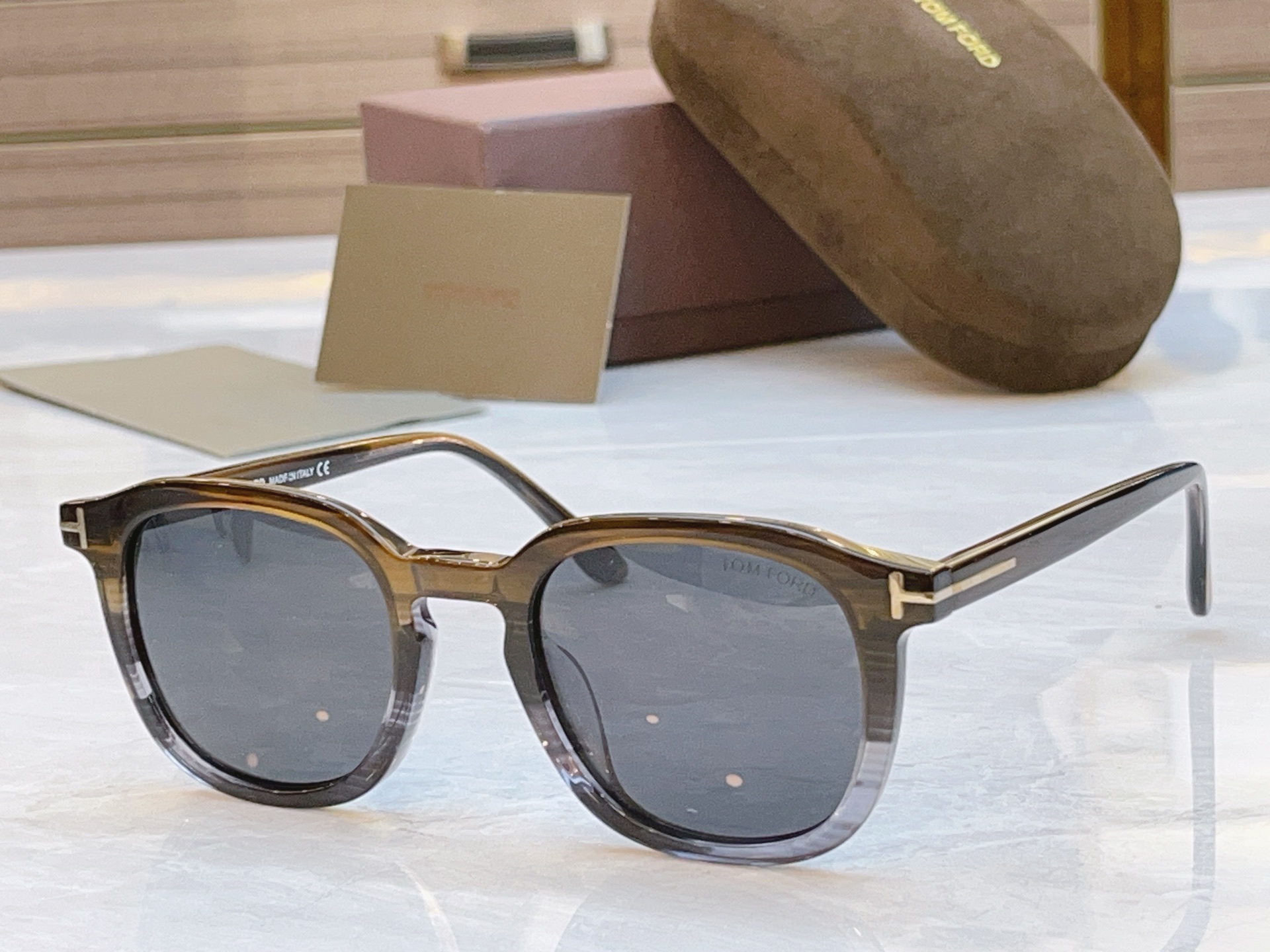 ，【TOM FOR*】汤姆*福特新款太阳镜，MODEL：TF0975，SIZE：52口23-145