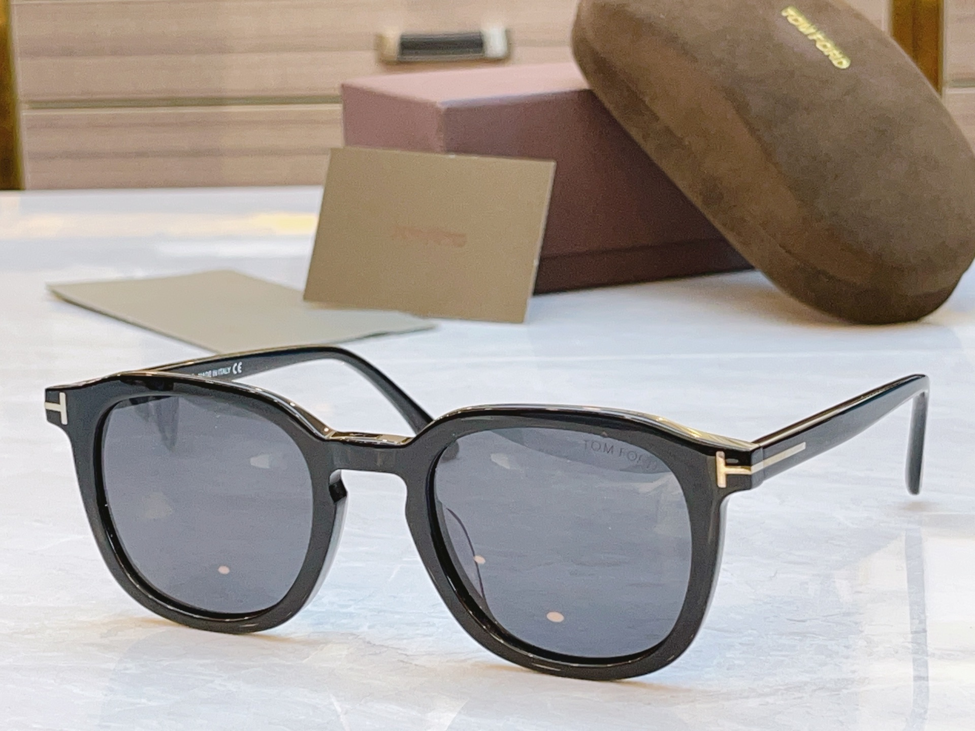 ，【TOM FOR*】汤姆*福特新款太阳镜，MODEL：TF0975，SIZE：52口23-145