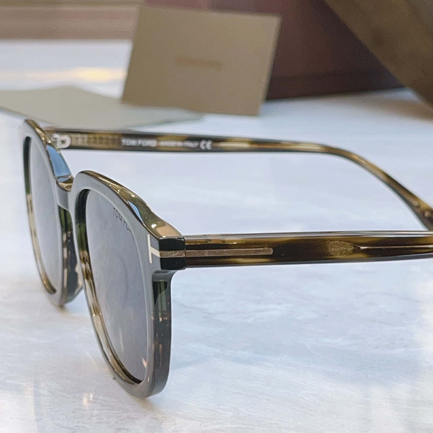 ，【TOM FOR*】汤姆*福特新款太阳镜，MODEL：TF0975，SIZE：52口23-145