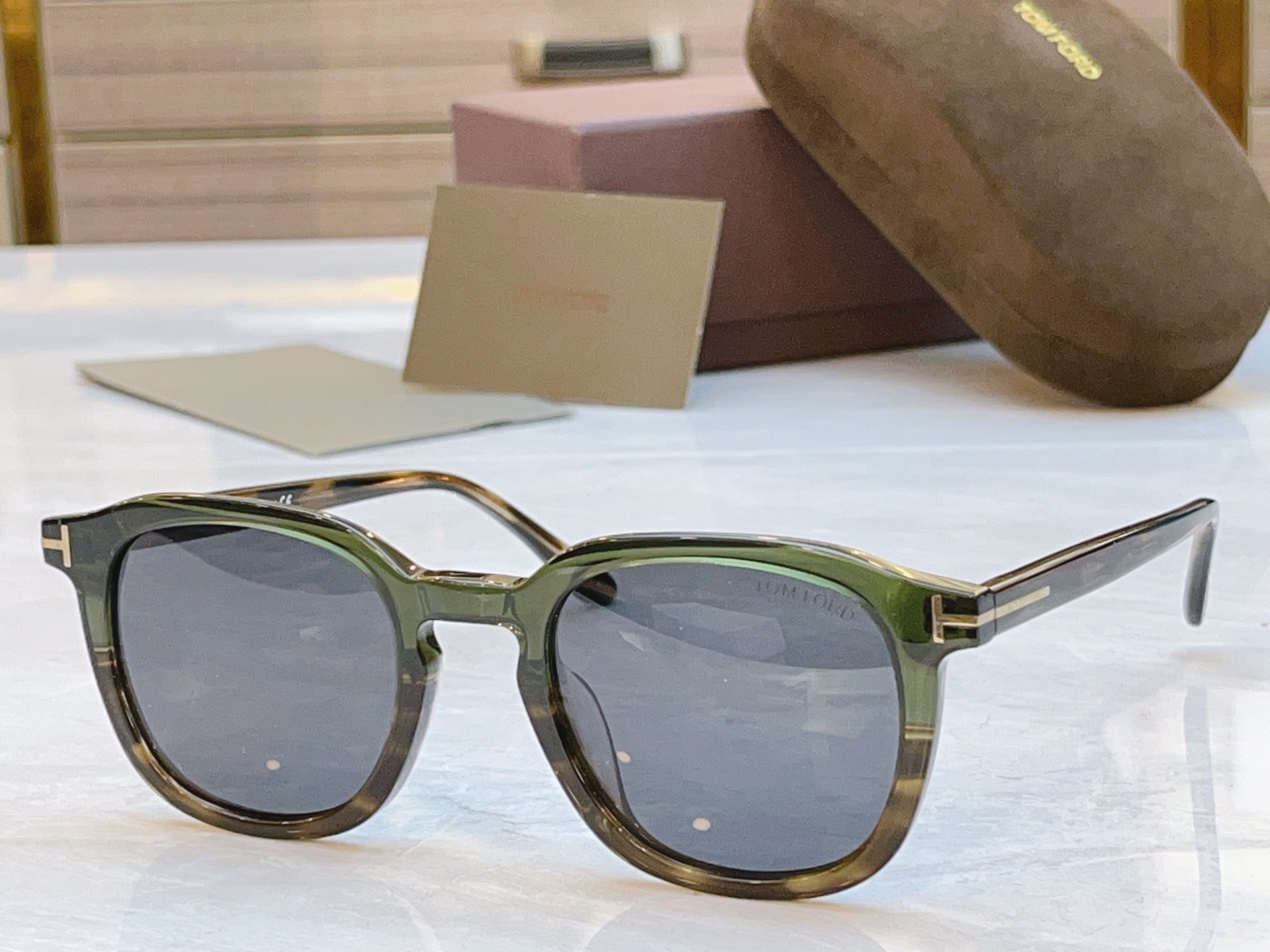 ，【TOM FOR*】汤姆*福特新款太阳镜，MODEL：TF0975，SIZE：52口23-145