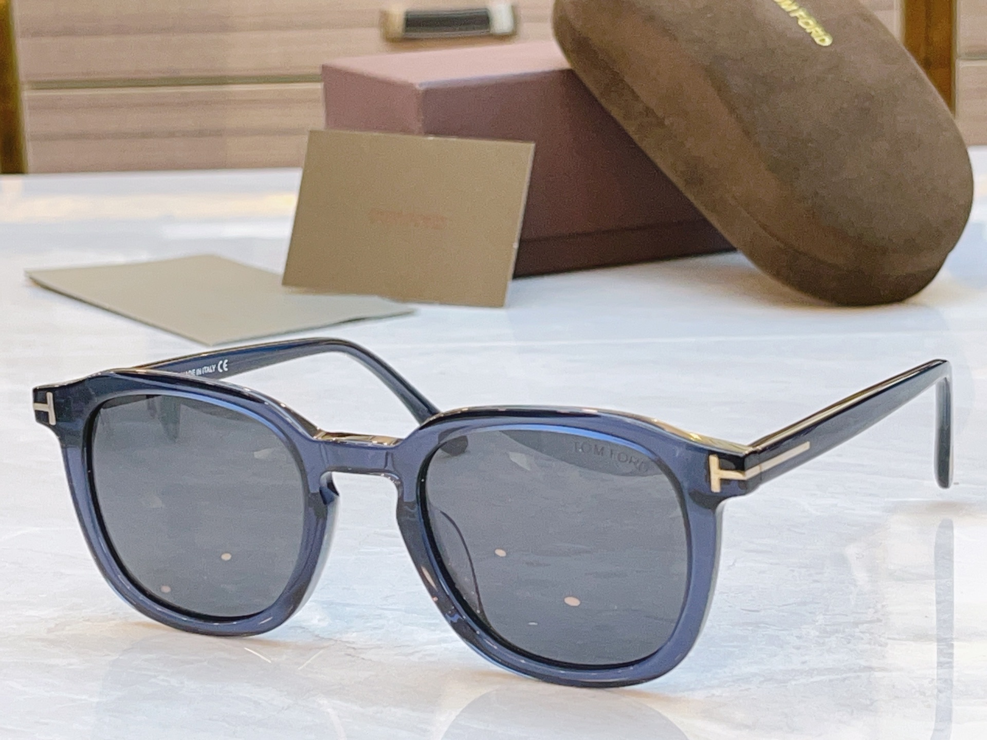 ，【TOM FOR*】汤姆*福特新款太阳镜，MODEL：TF0975，SIZE：52口23-145