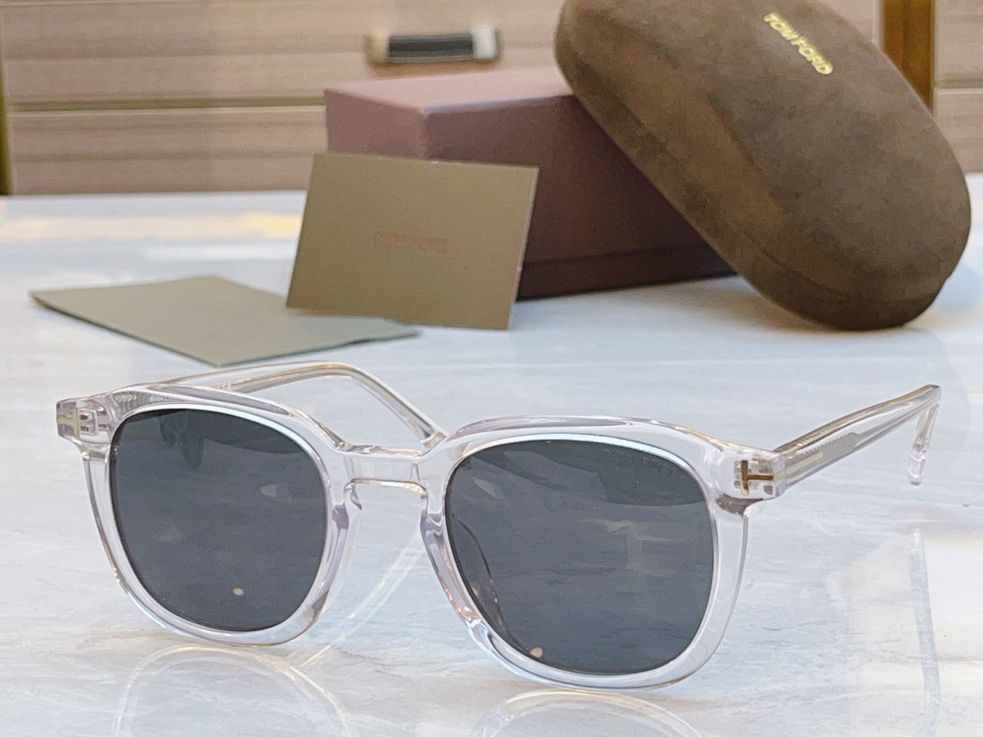 ，【TOM FOR*】汤姆*福特新款太阳镜，MODEL：TF0975，SIZE：52口23-145