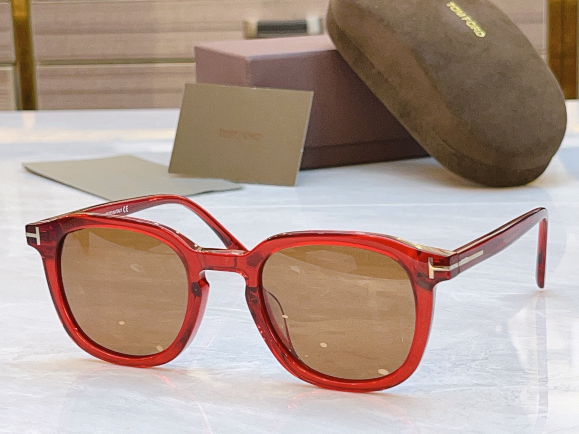 ，【TOM FOR*】汤姆*福特新款太阳镜，MODEL：TF0975，SIZE：52口23-145