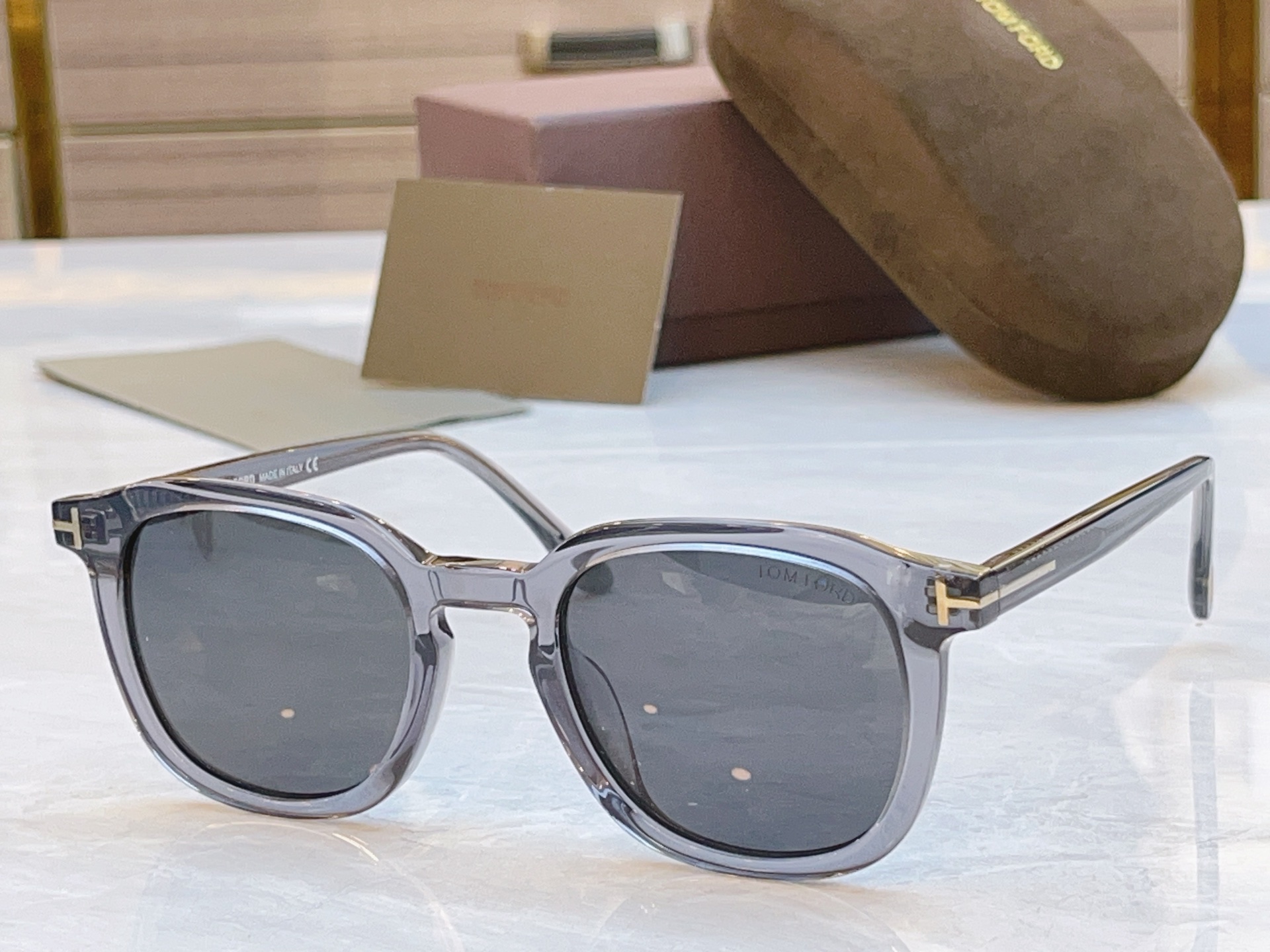 ，【TOM FOR*】汤姆*福特新款太阳镜，MODEL：TF0975，SIZE：52口23-145