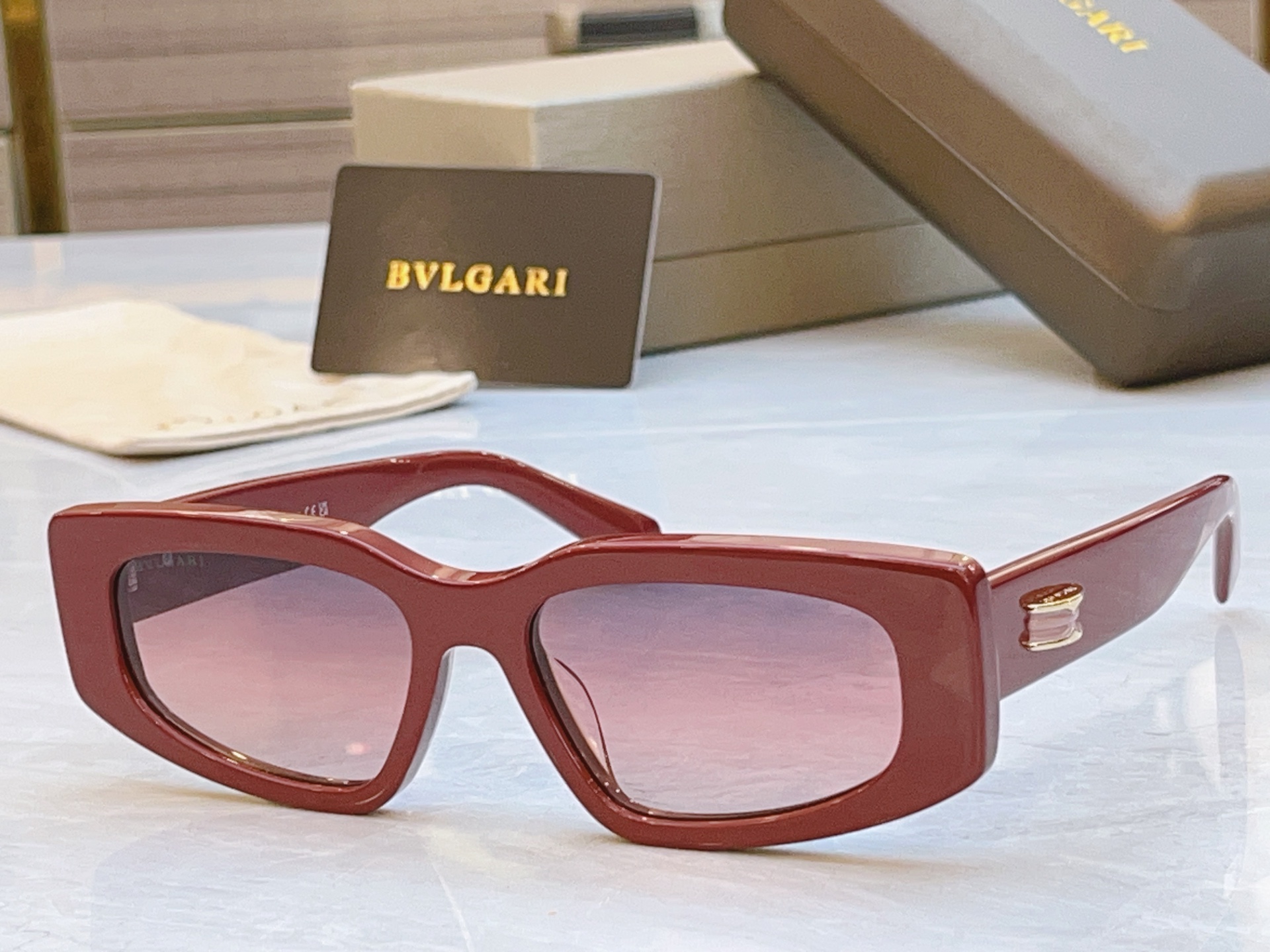 ，【BVLGA*】宝格*丽新款太阳镜，MODEL：BV 40014l，SIZE：53口18-145