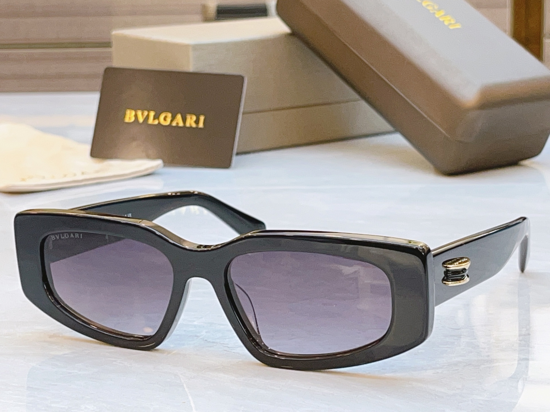 ，【BVLGA*】宝格*丽新款太阳镜，MODEL：BV 40014l，SIZE：53口18-145