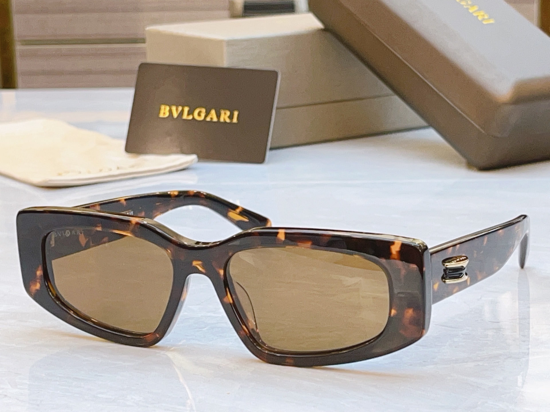 ，【BVLGA*】宝格*丽新款太阳镜，MODEL：BV 40014l，SIZE：53口18-145