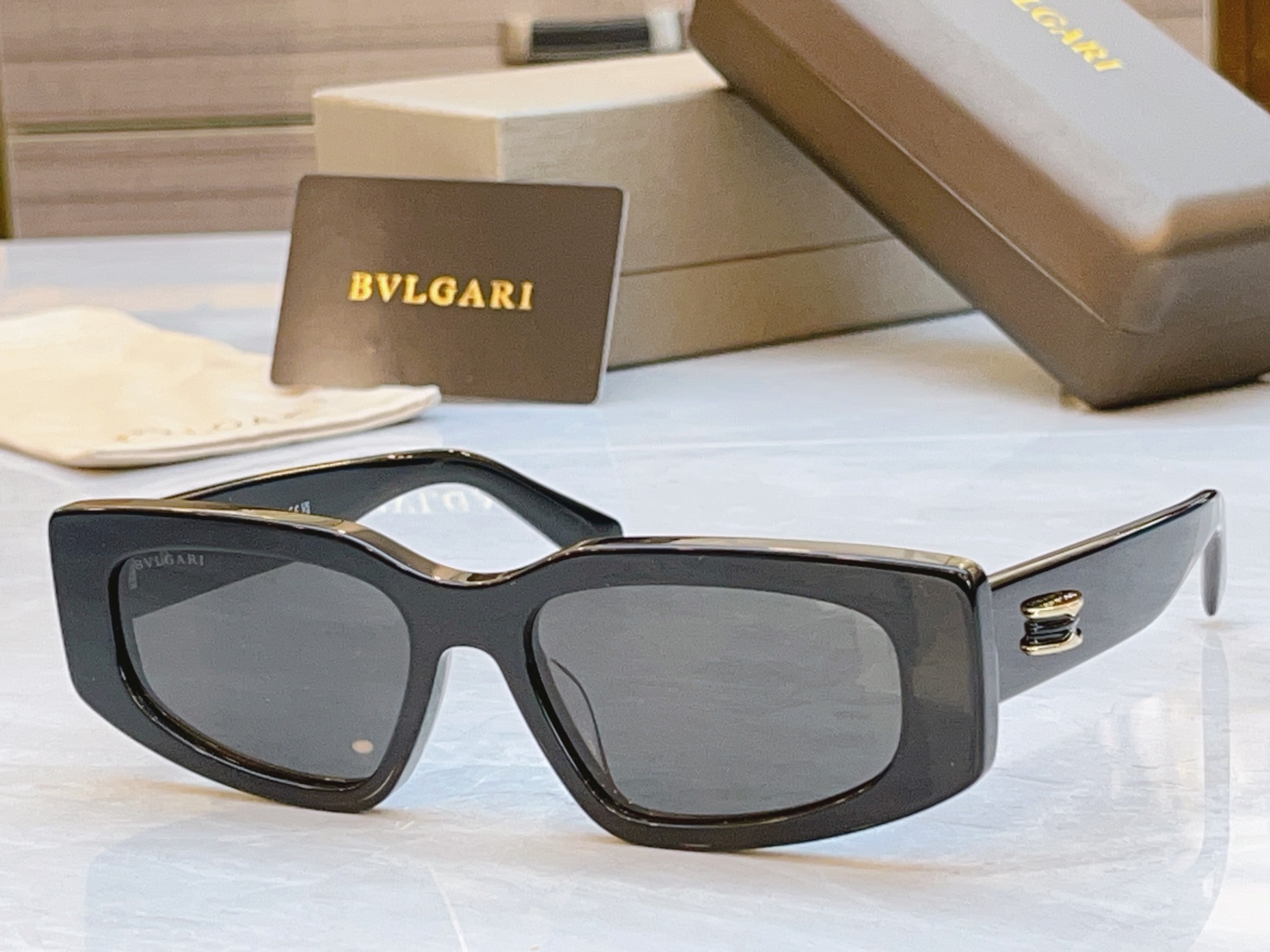 ，【BVLGA*】宝格*丽新款太阳镜，MODEL：BV 40014l，SIZE：53口18-145