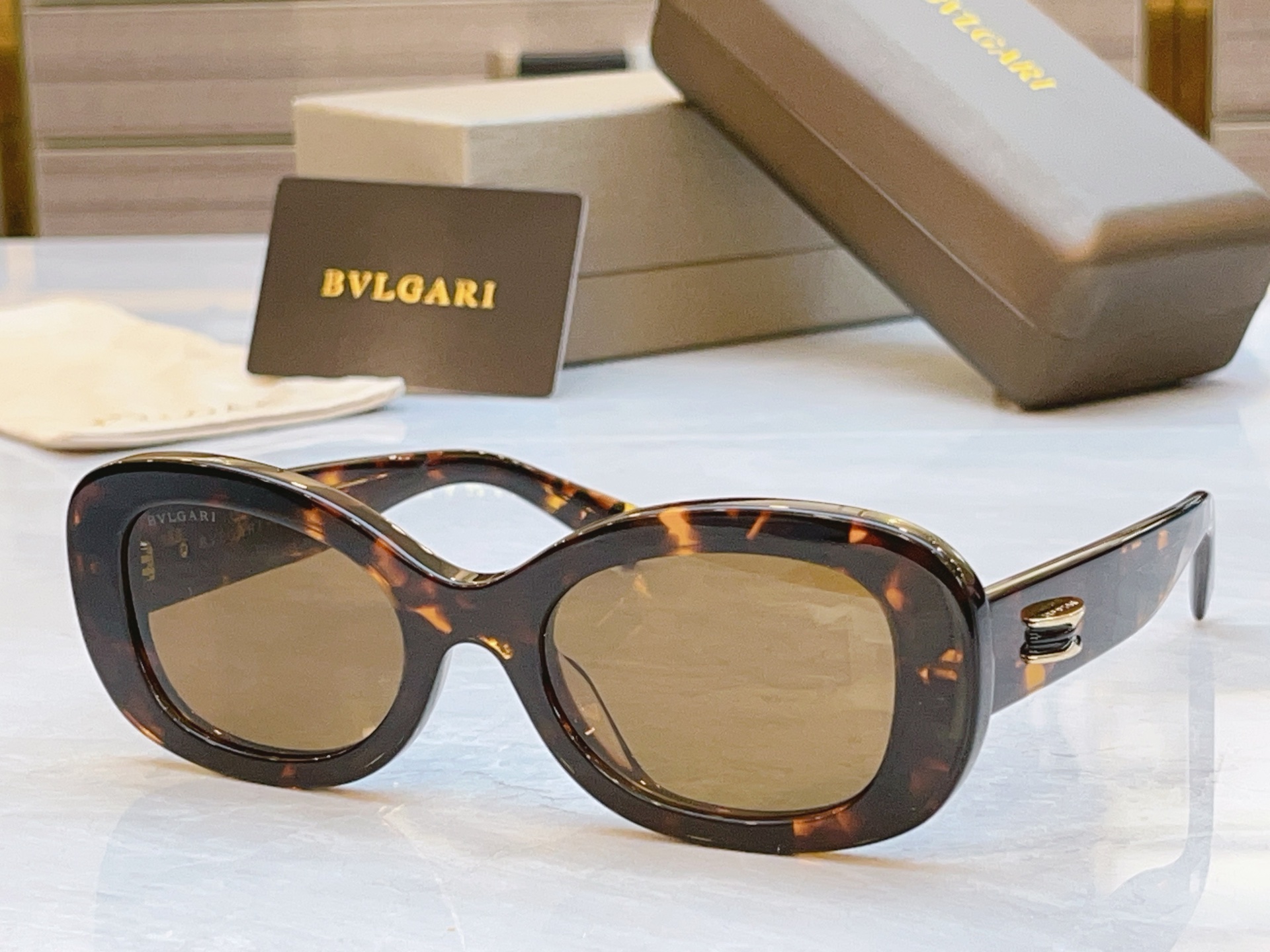 ，【BVLGA*】宝格*丽新款太阳镜，MODEL：BV 40039I，SIZE：51口23-145