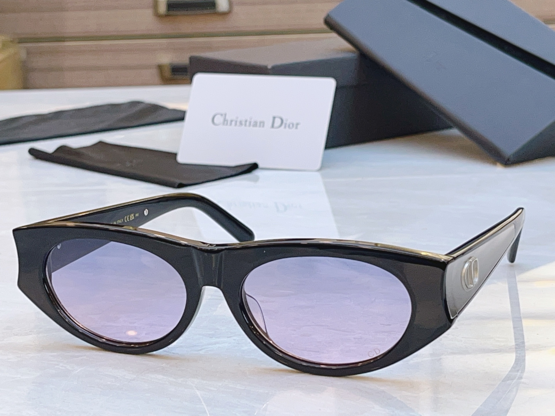 ，【DIO* 】迪*奥新款太阳镜，MODEL：Dior Glow B2F，SIZE：56口18-147